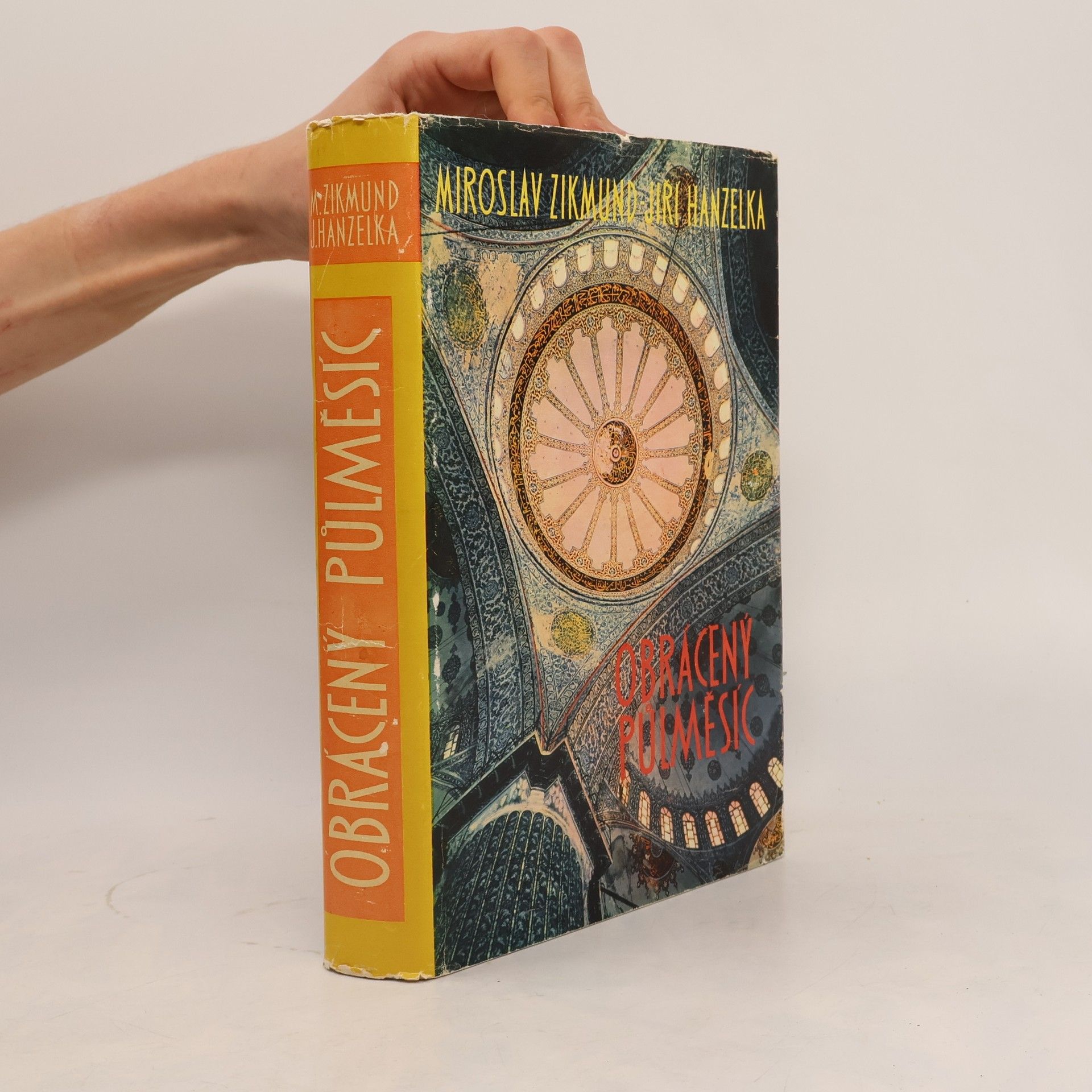 Miroslav Zikmund Obrácený půlměsíc