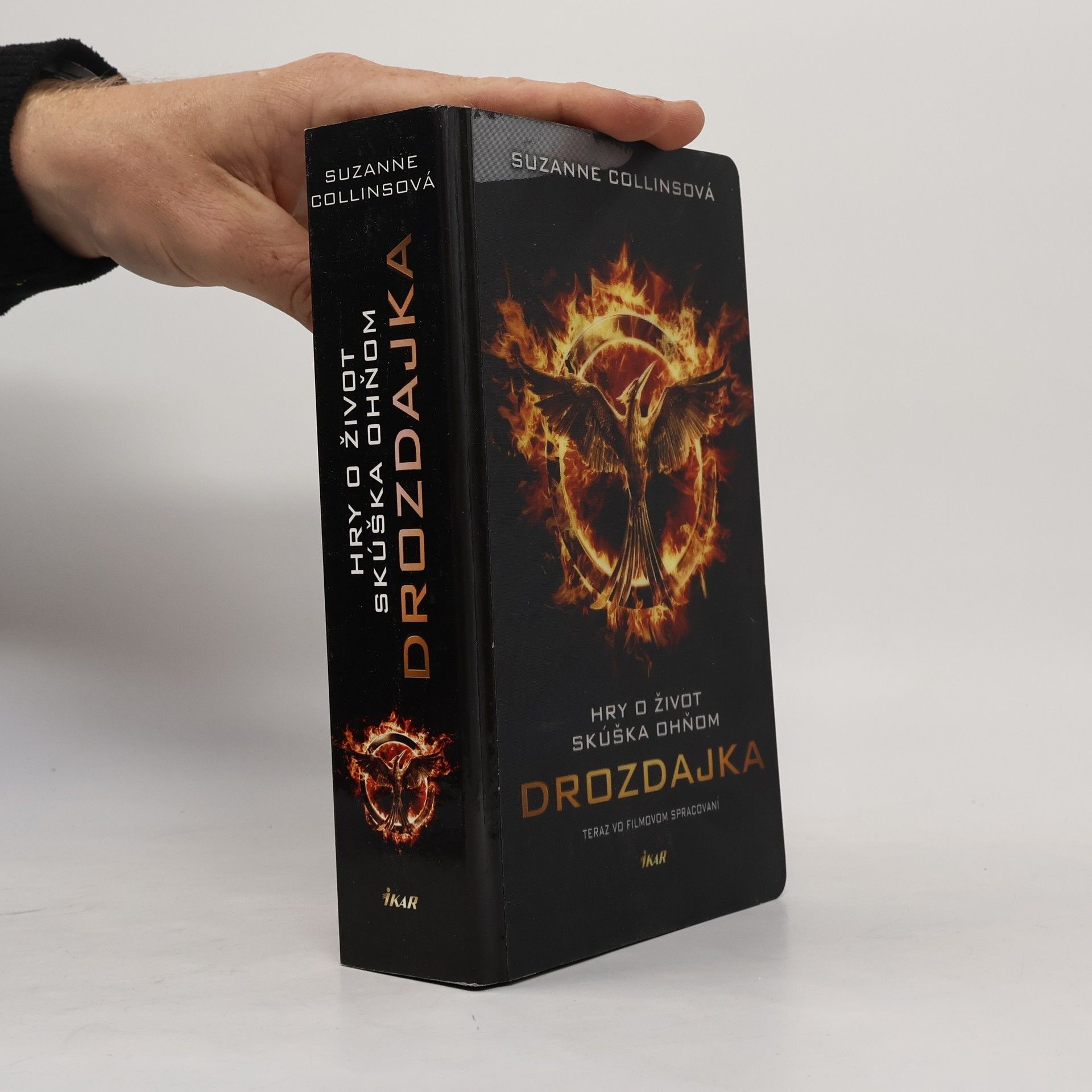 Suzanne Collins Drozdajka