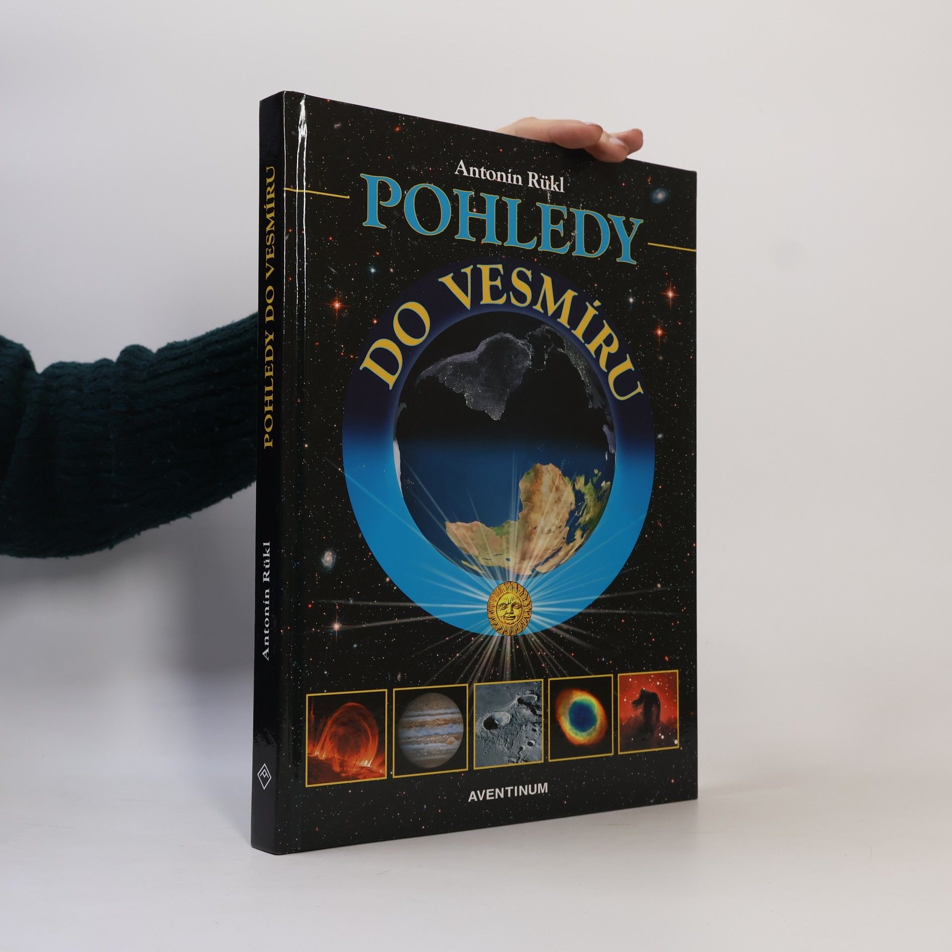 Antonín Rükl Pohledy do vesmíru