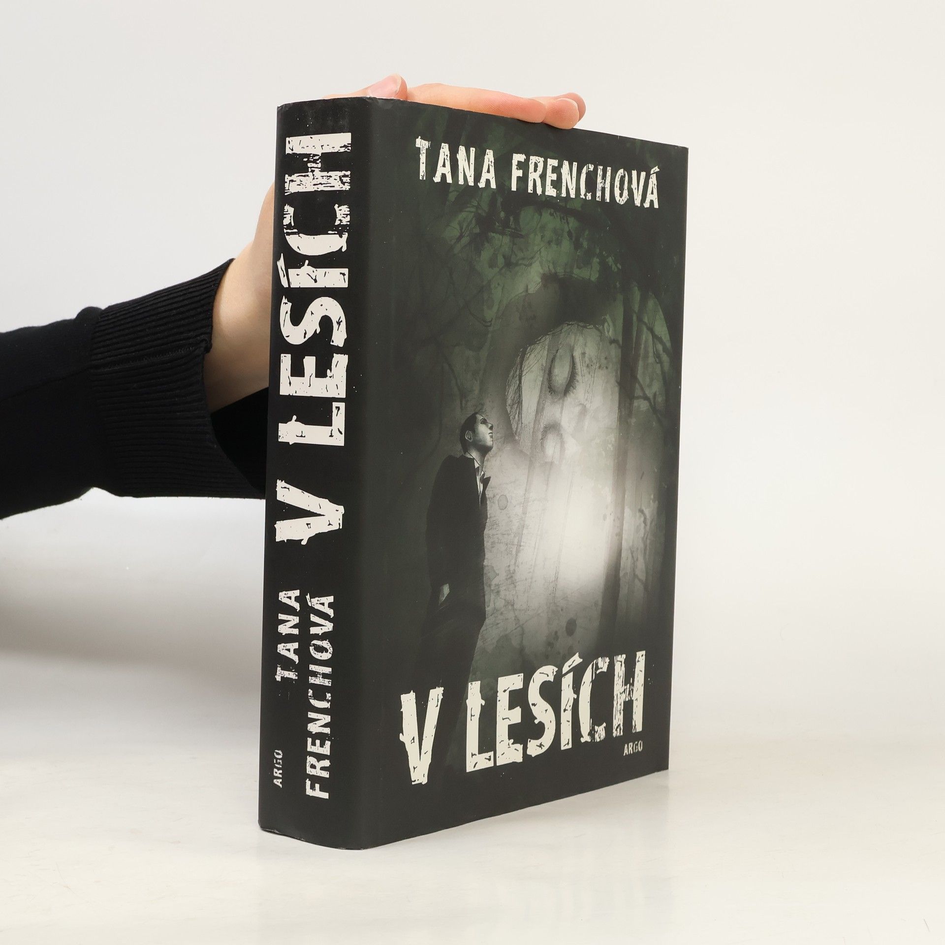 Tana French V lesích