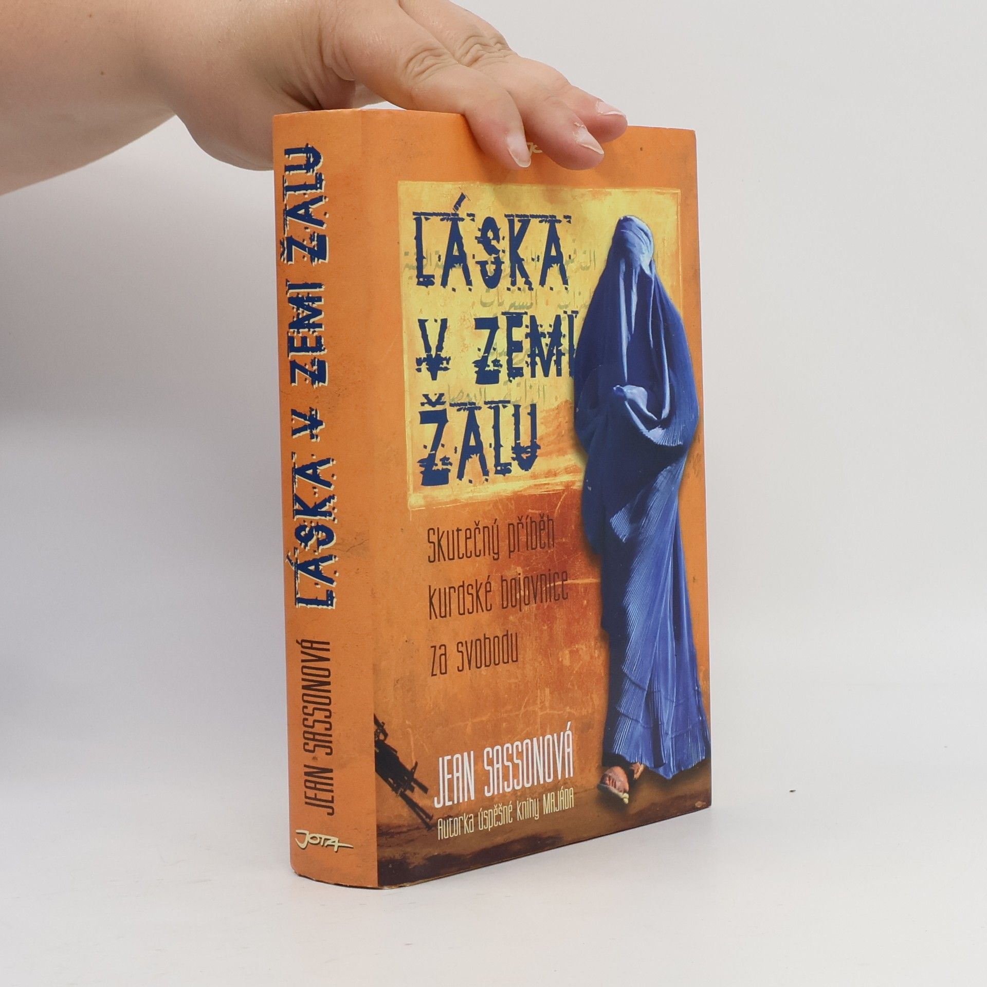 Jean Sasson Láska v zemi žalu : skutečný příběh kurdské bojovnice za svobodu
