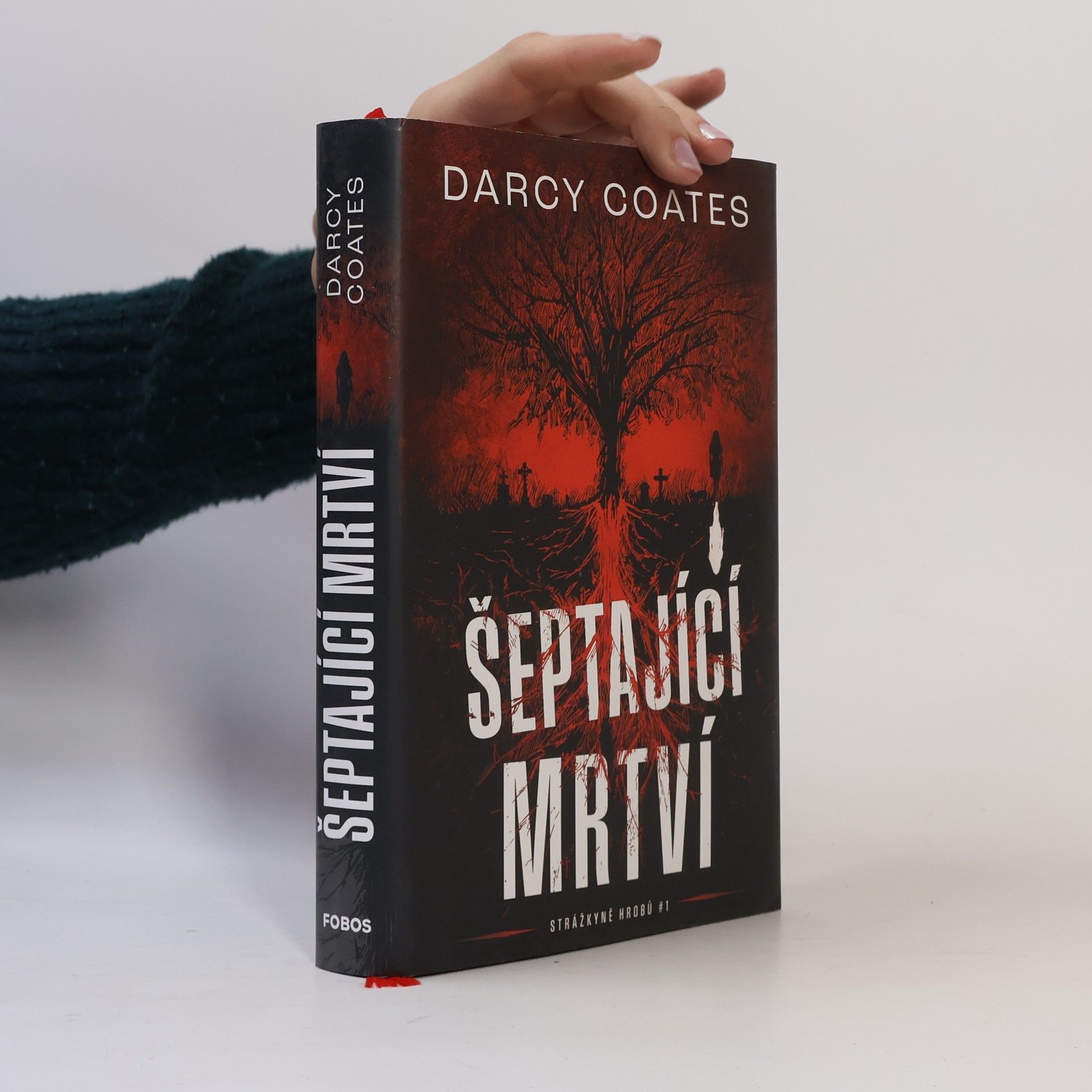 Darcy Coates Šeptající mrtví