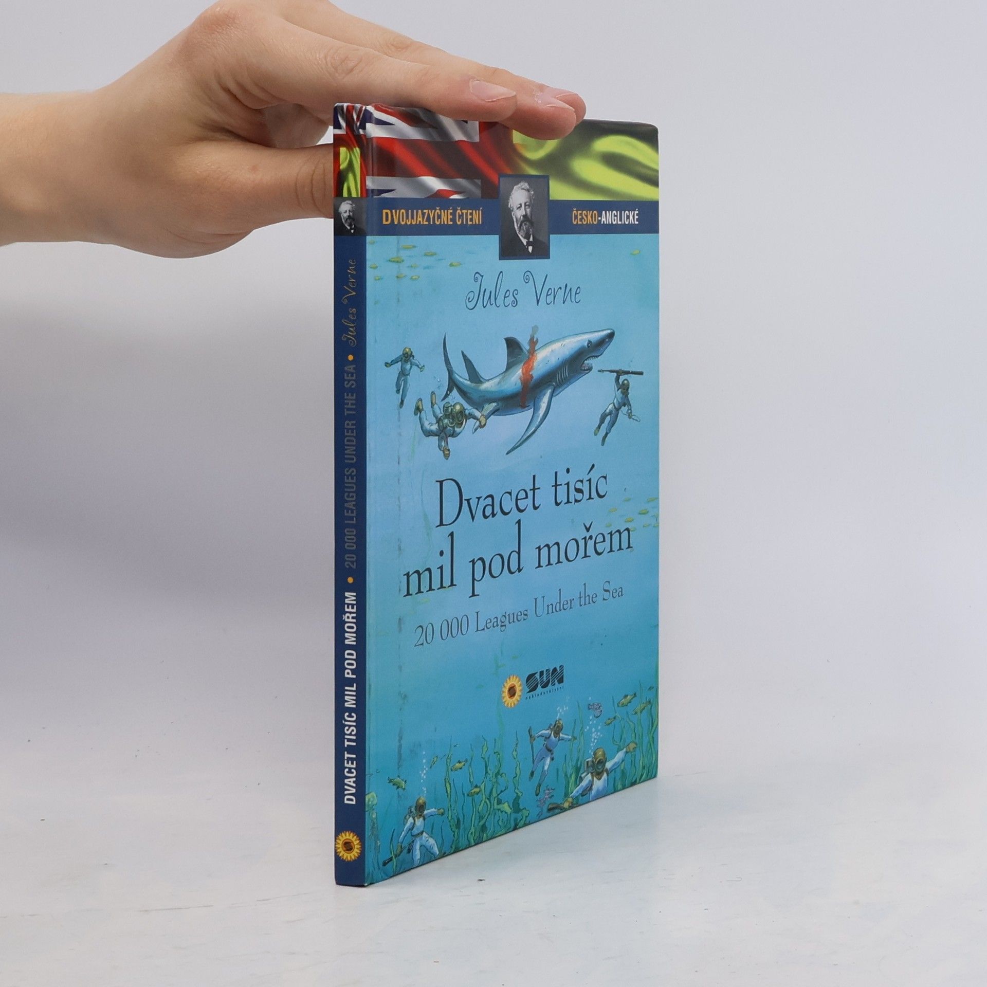 Jules Verne Dvacet tisíc mil pod mořem dvojjazyčné čtení