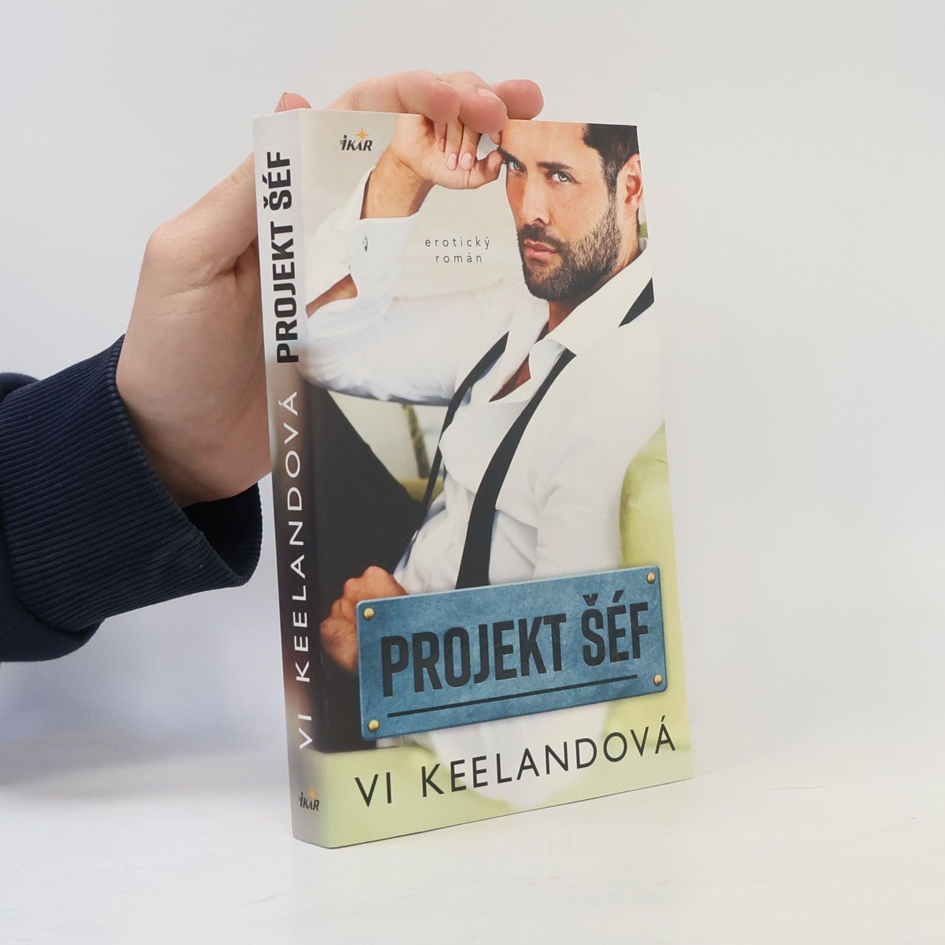 Vi Keeland Projekt šéf