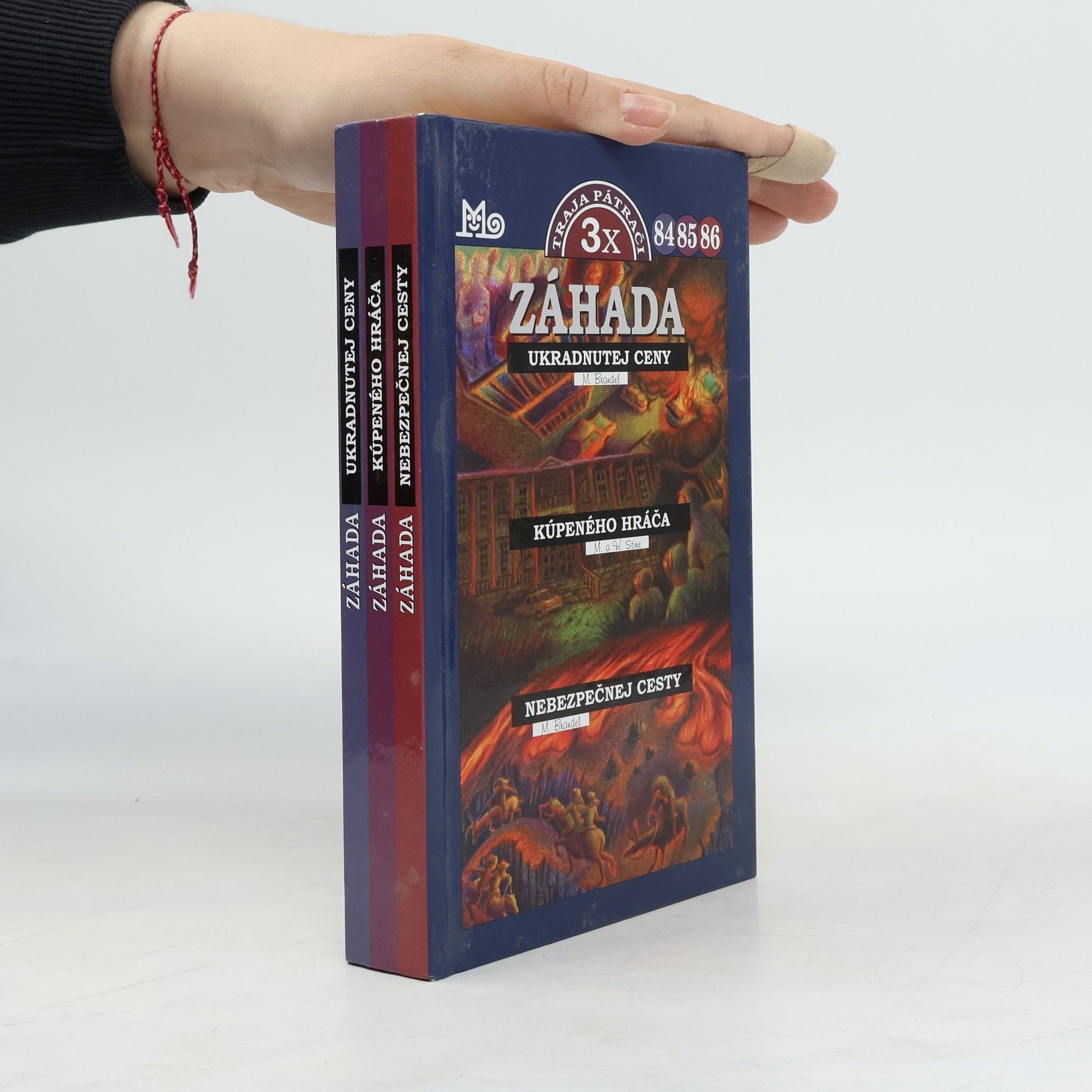 3x traja pátrači. Záhada ukradnutej ceny. Záhada kúpeného hráča. Záhada nebezpečnej cesty.