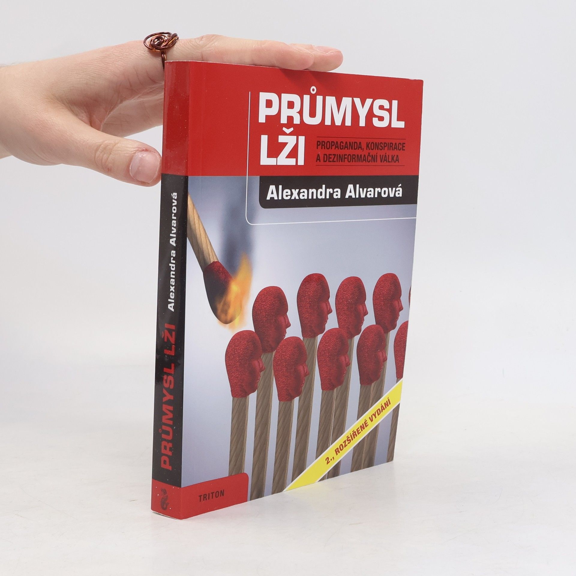 Alexandra Alvarová Průmysl lži. Propaganda, konspirace a dezinformační válka