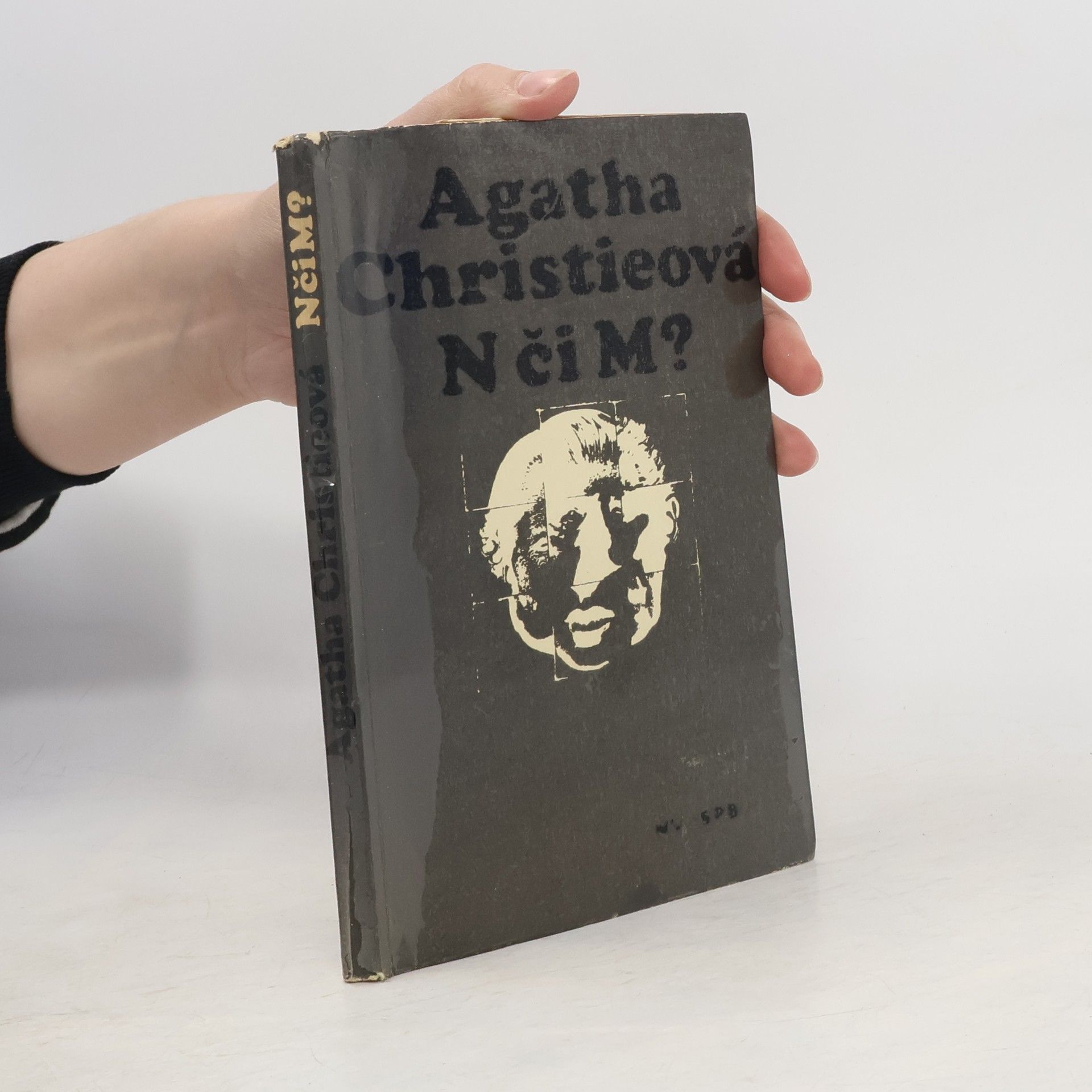 Agatha Christie N či M?