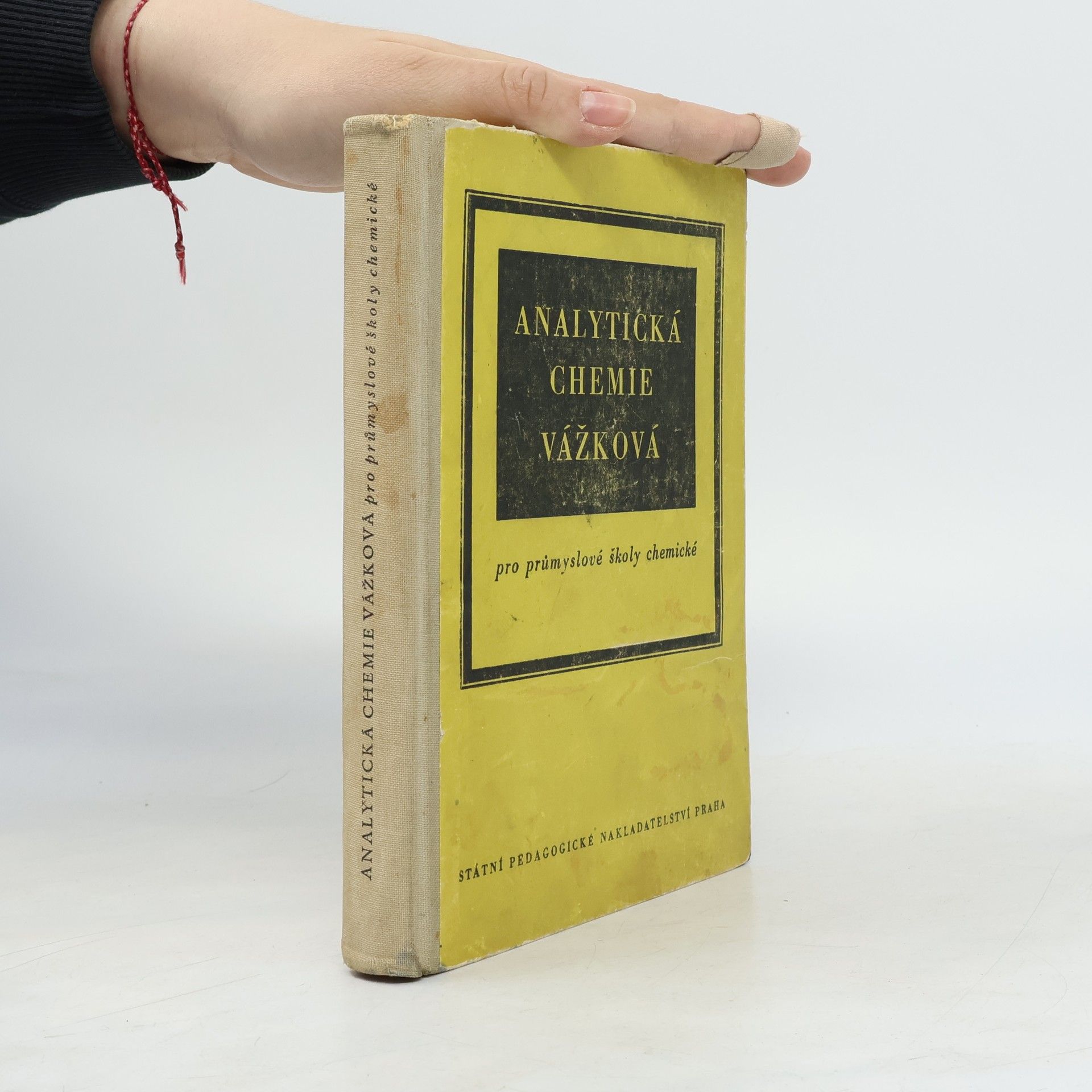 Analytická chemie vážková : pomocná kn. pro prům. školy chemické