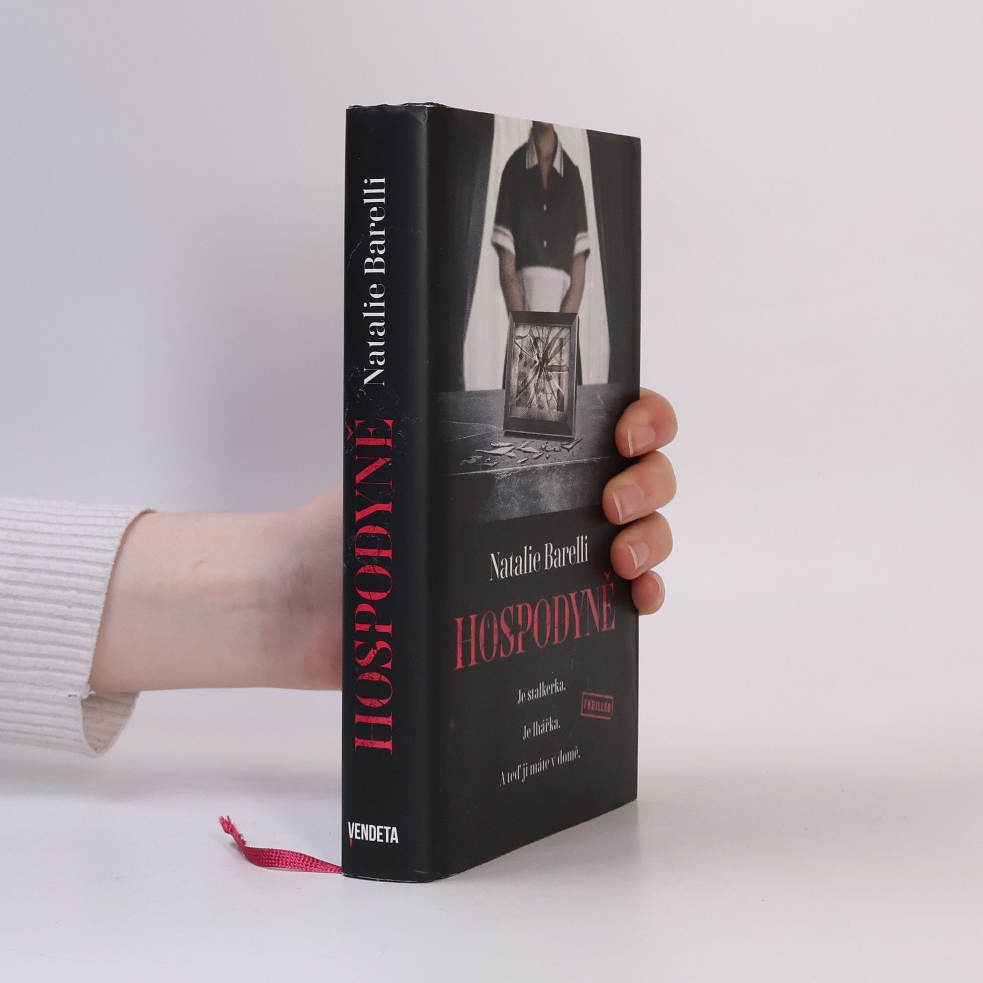 Natalie Barelli Hospodyně