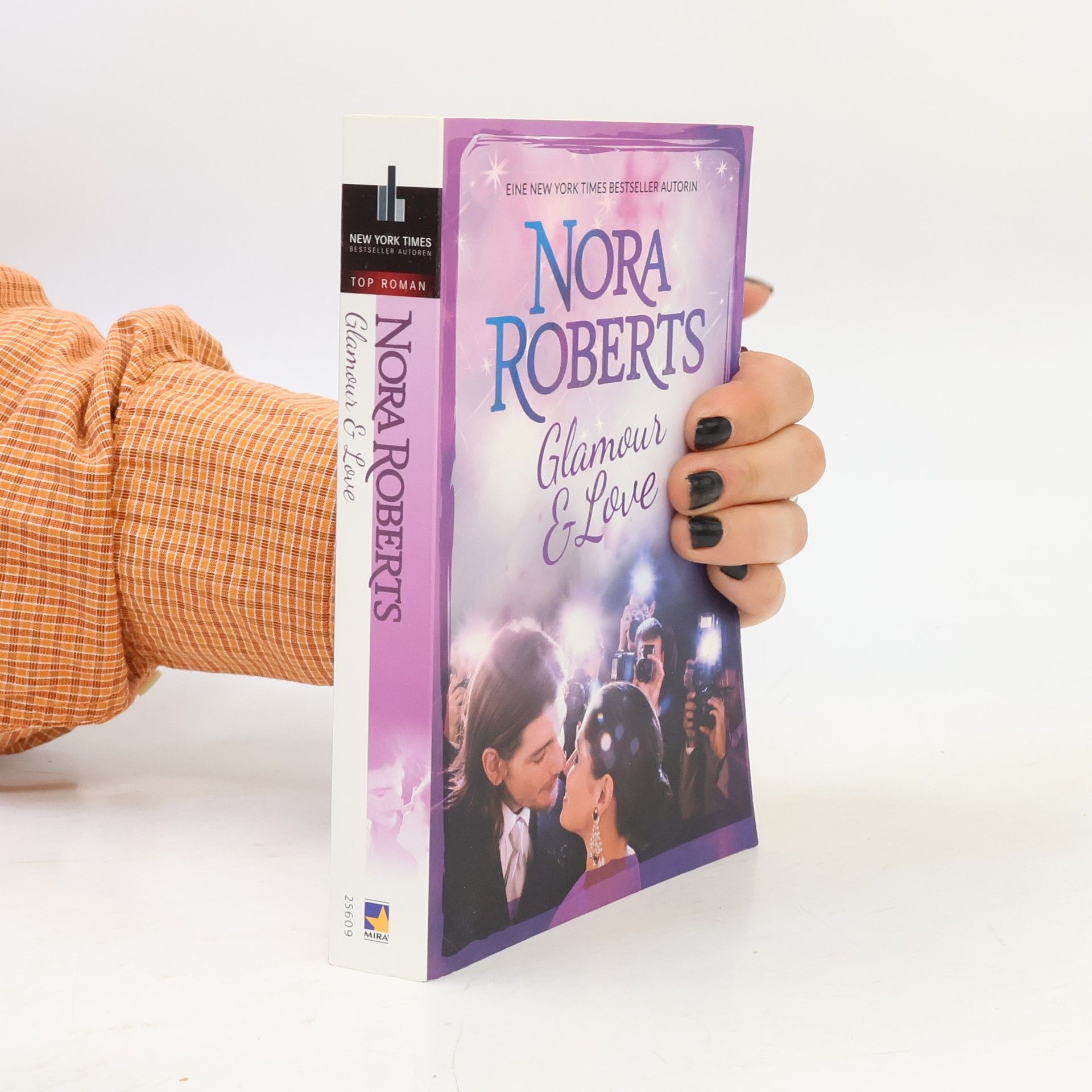 Nora Roberts Glamour & Love