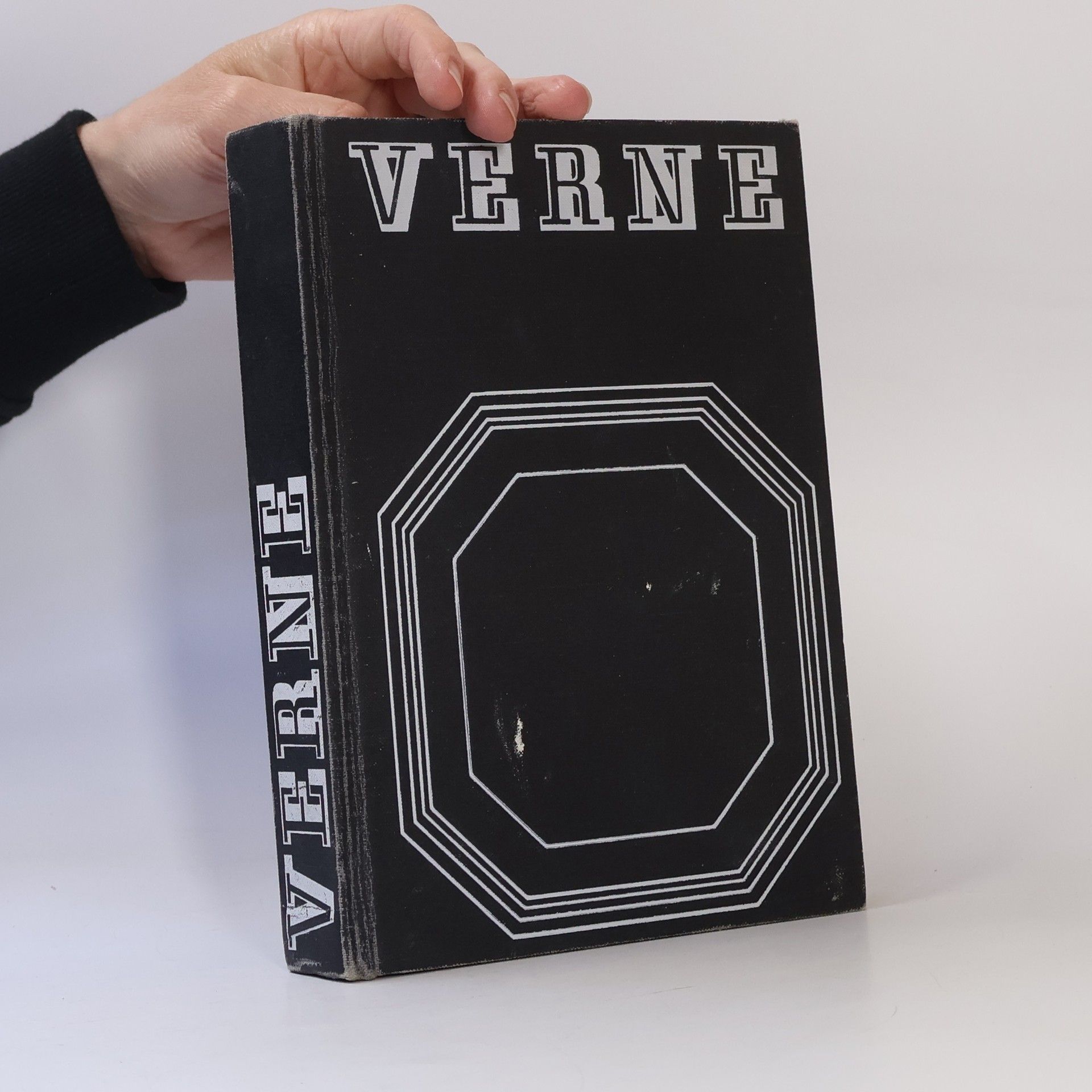 Jules Verne Dvadsaťtisíc míľ pod morom