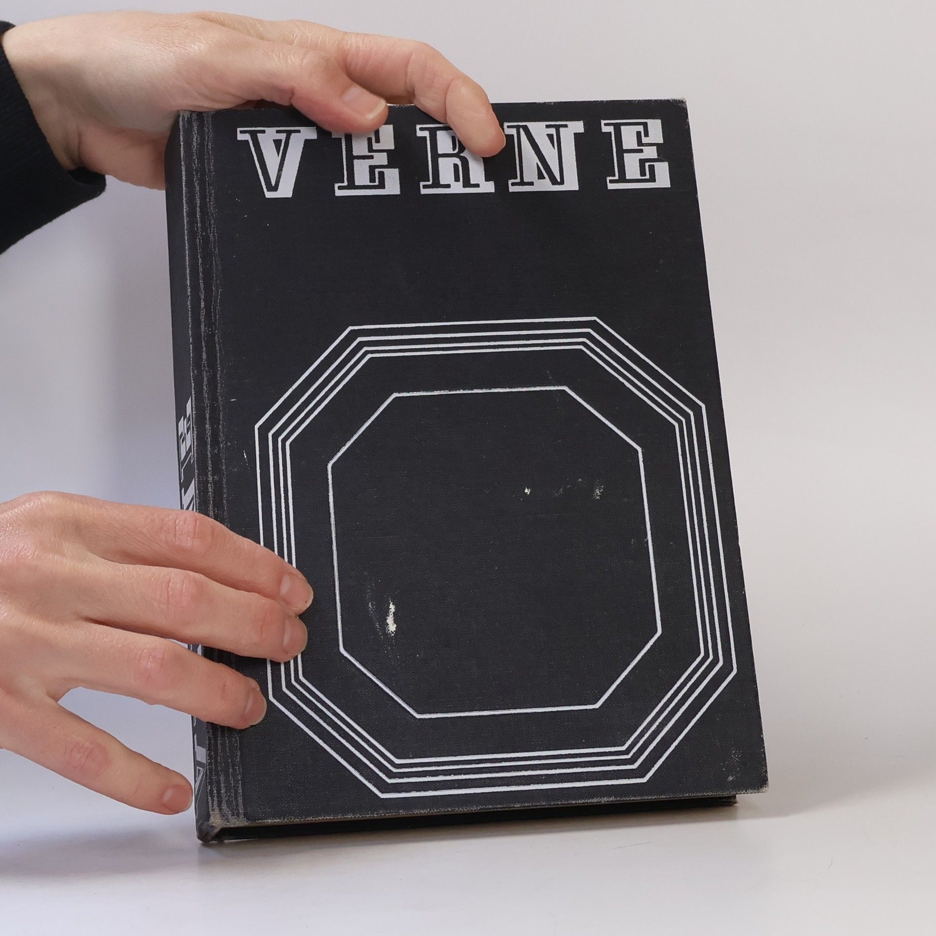 Jules Verne Dvadsaťtisíc míľ pod morom