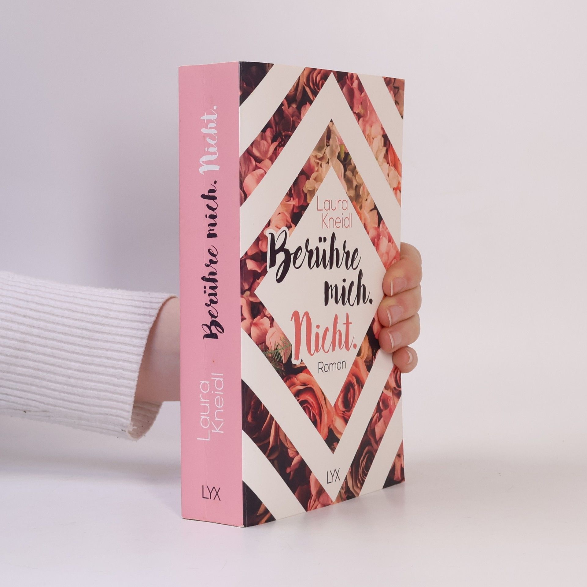 Laura Kneidl Berühre mich. Nicht.