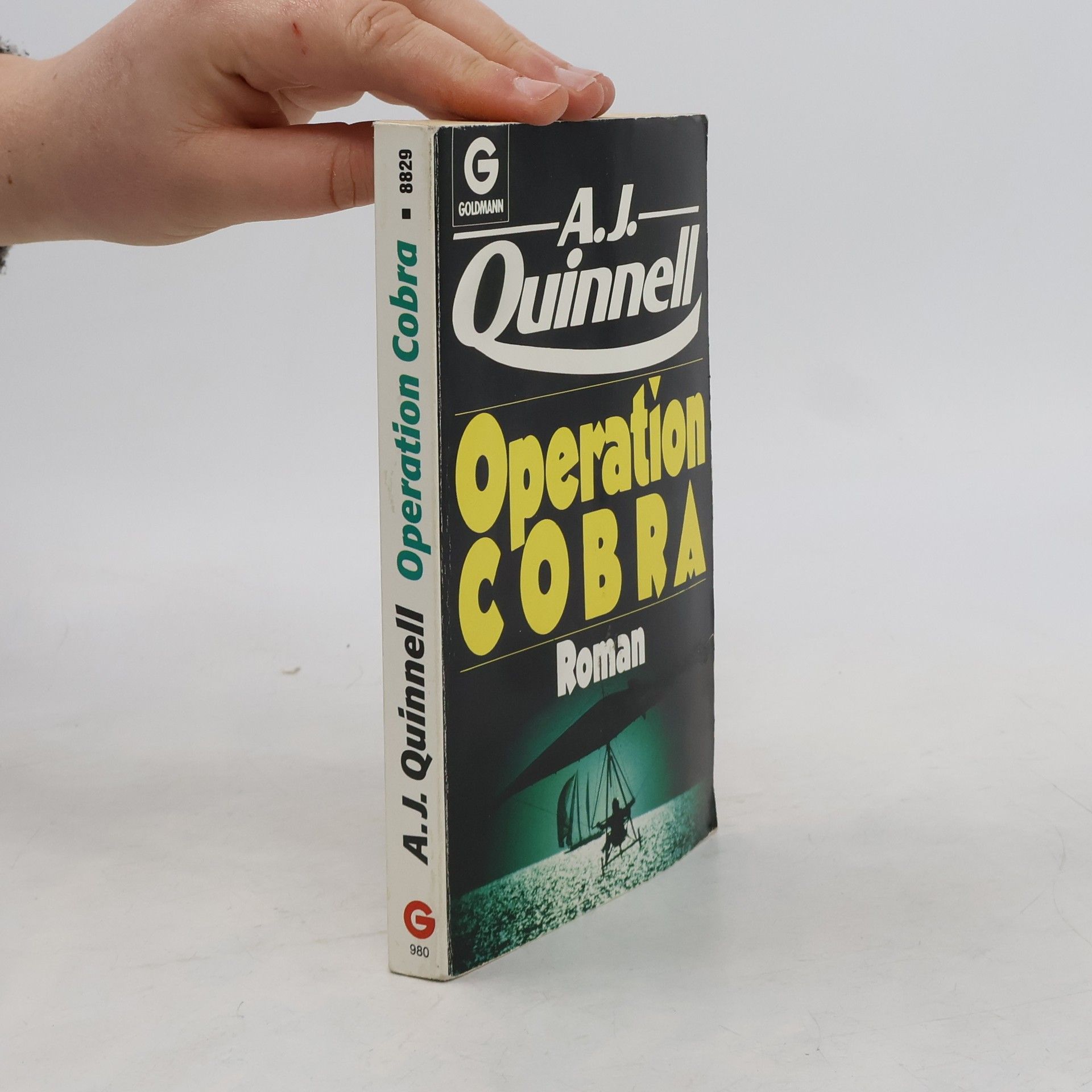 A. J. Quinnell Operation Cobra. Roman.