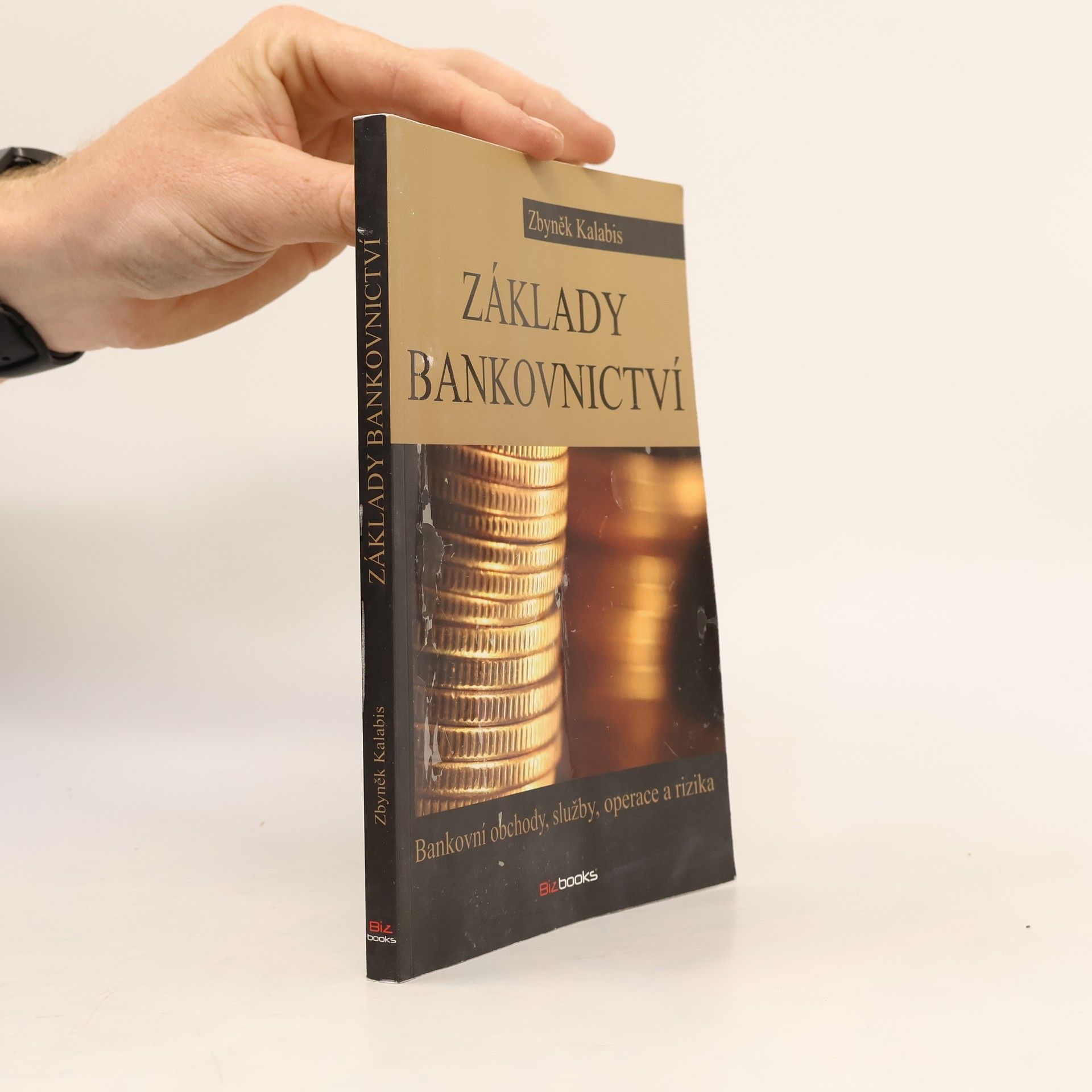 Zbyněk Kalabis Základy bankovnictví. Bankovní obchody, služby, operace a rizika