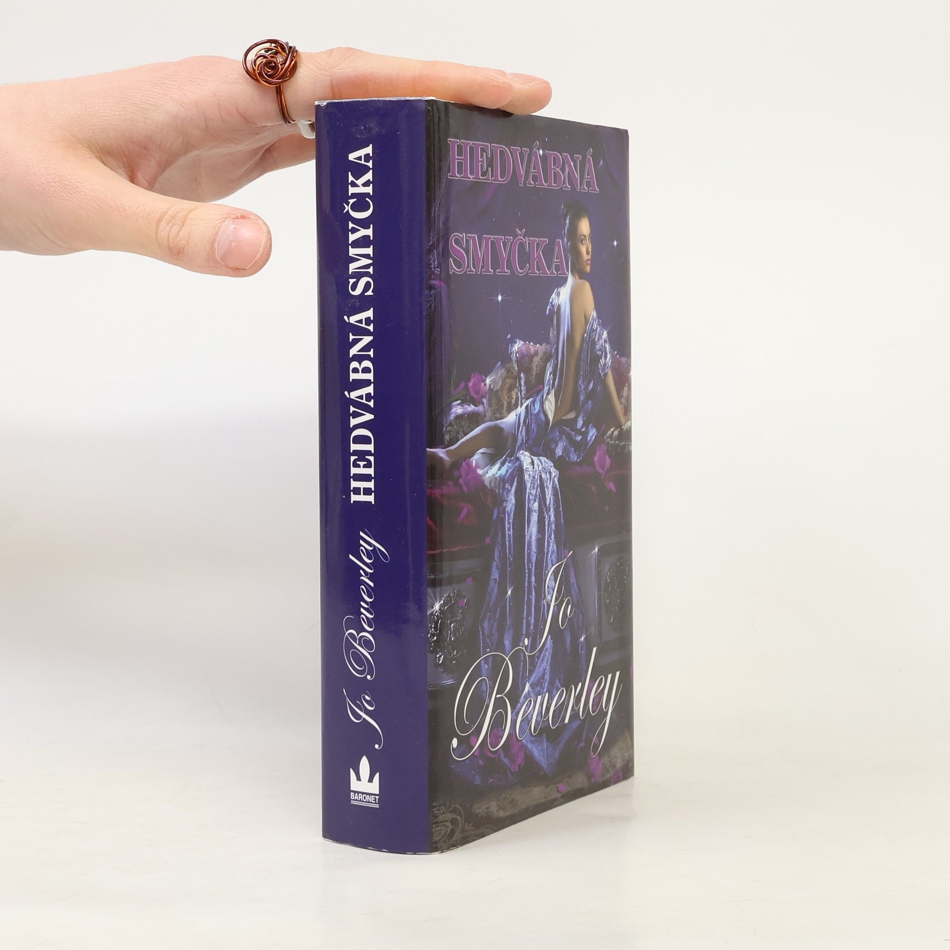 Jo Beverley Hedvábná smyčka