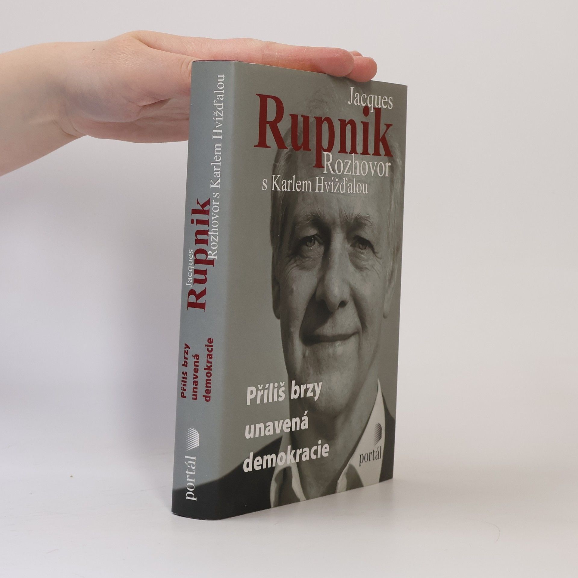 Karel Hvížďala Příliš brzy unavená demokracie