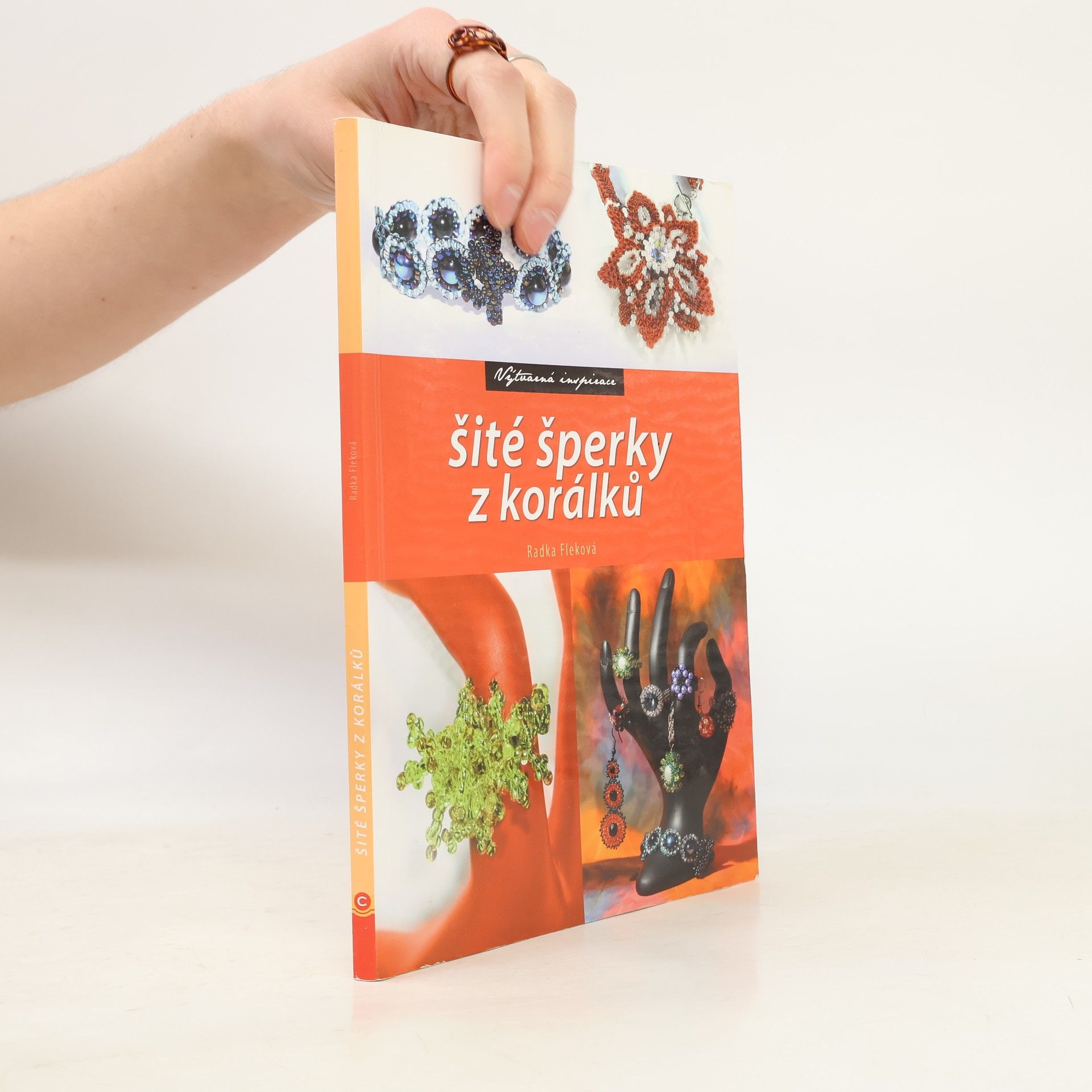 Radka Fleková Šité šperky z korálků