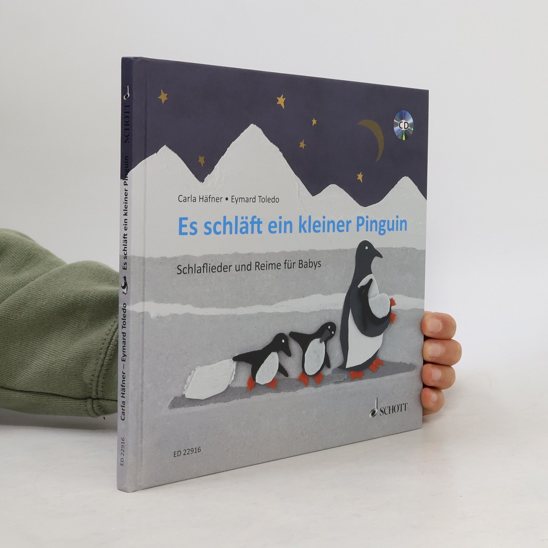 Es schläft ein kleiner Pinguin