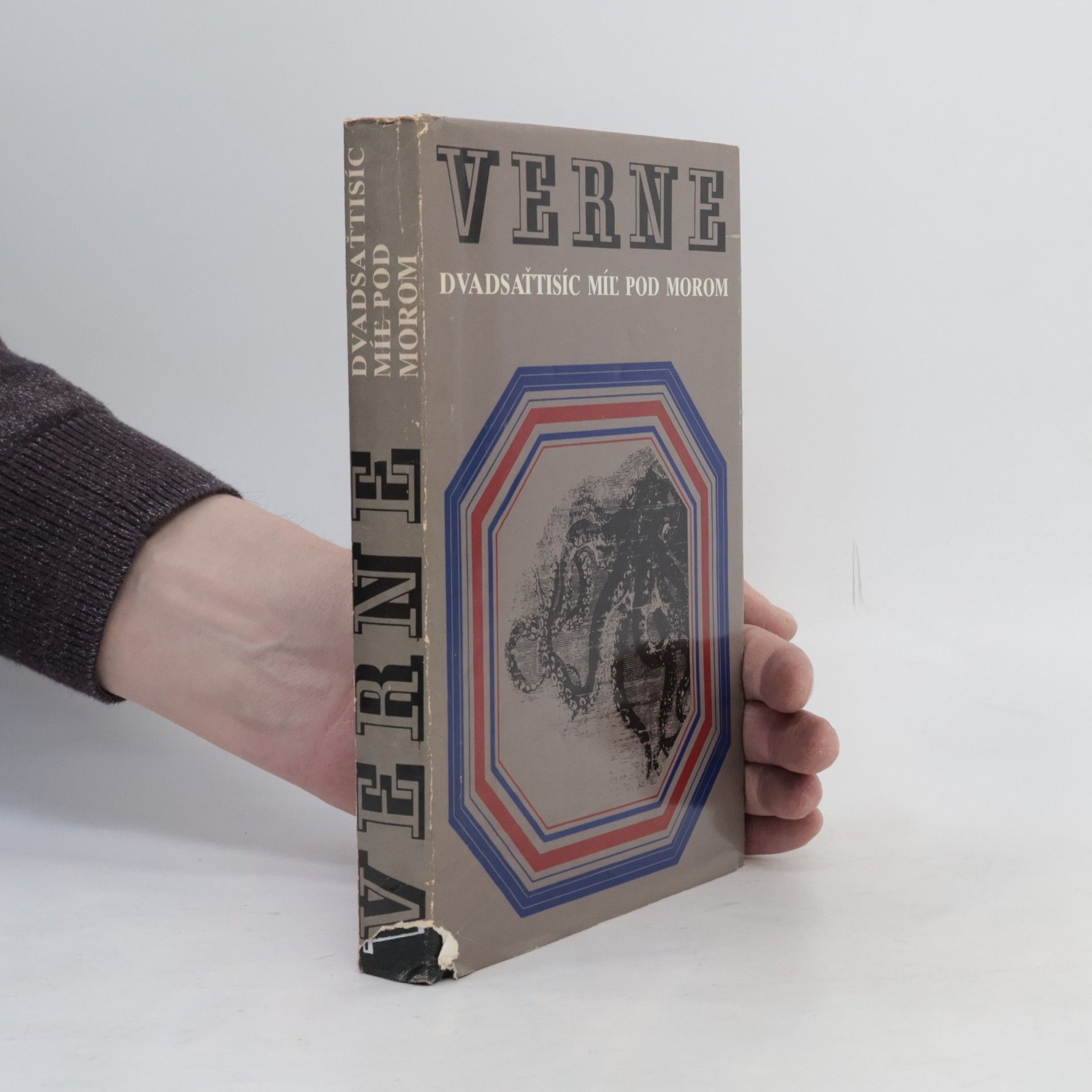 Jules Verne Dvadsaťtisíc míľ pod morom