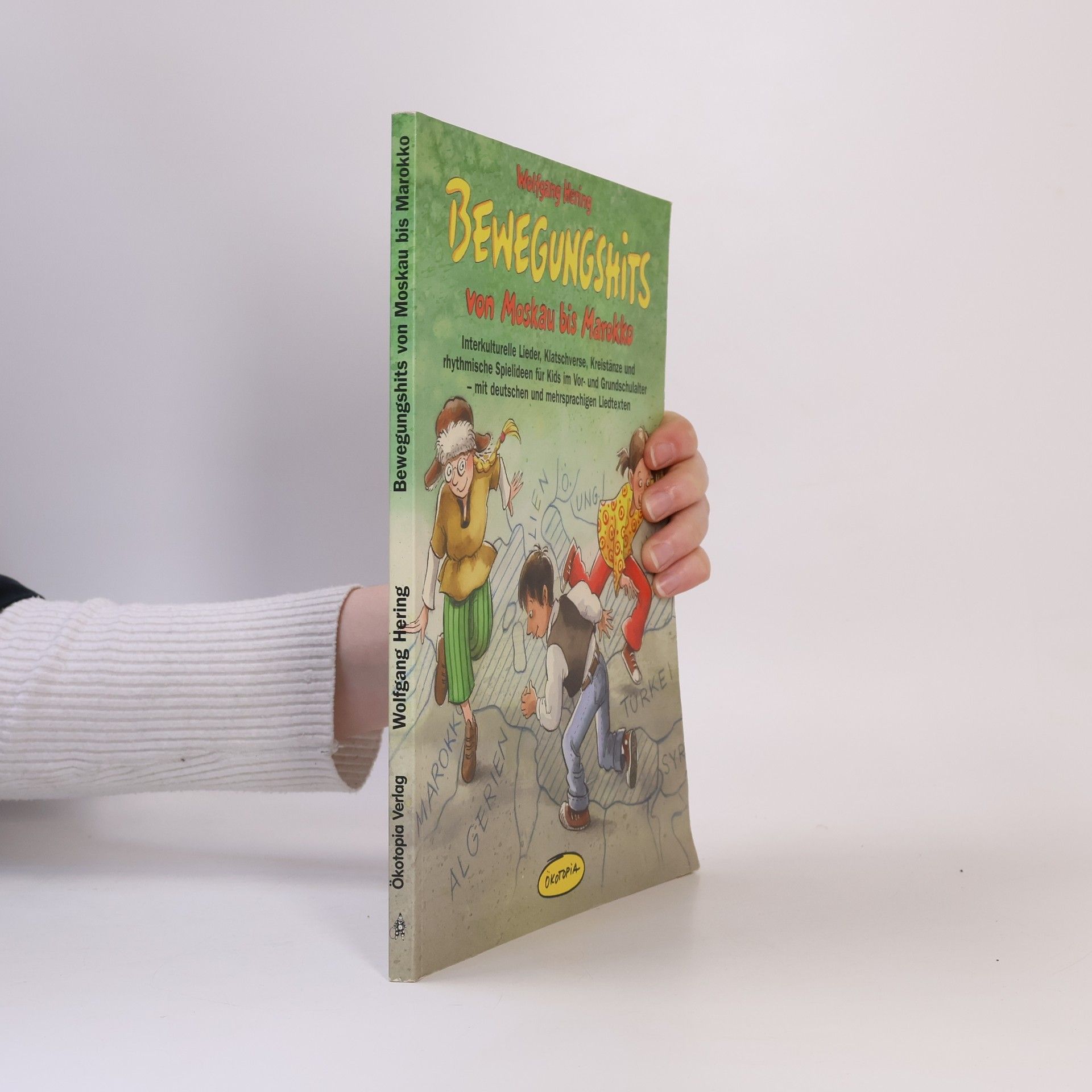 Kasia Sander Bewegungshits von Moskau bis Marokko. Interkulturelle Lieder, Klatschverse, Kreistänze und rhythmische Spielideen für Kids im Vor- und Grundschulalter - mit deutschen und mehrsprachigen Liedtexten