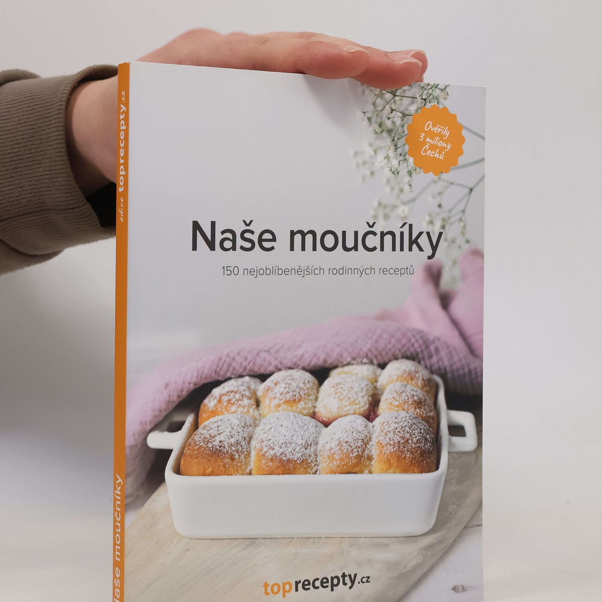 Various authors Naše moučníky : 150 nejoblíbenějších rodinných receptů