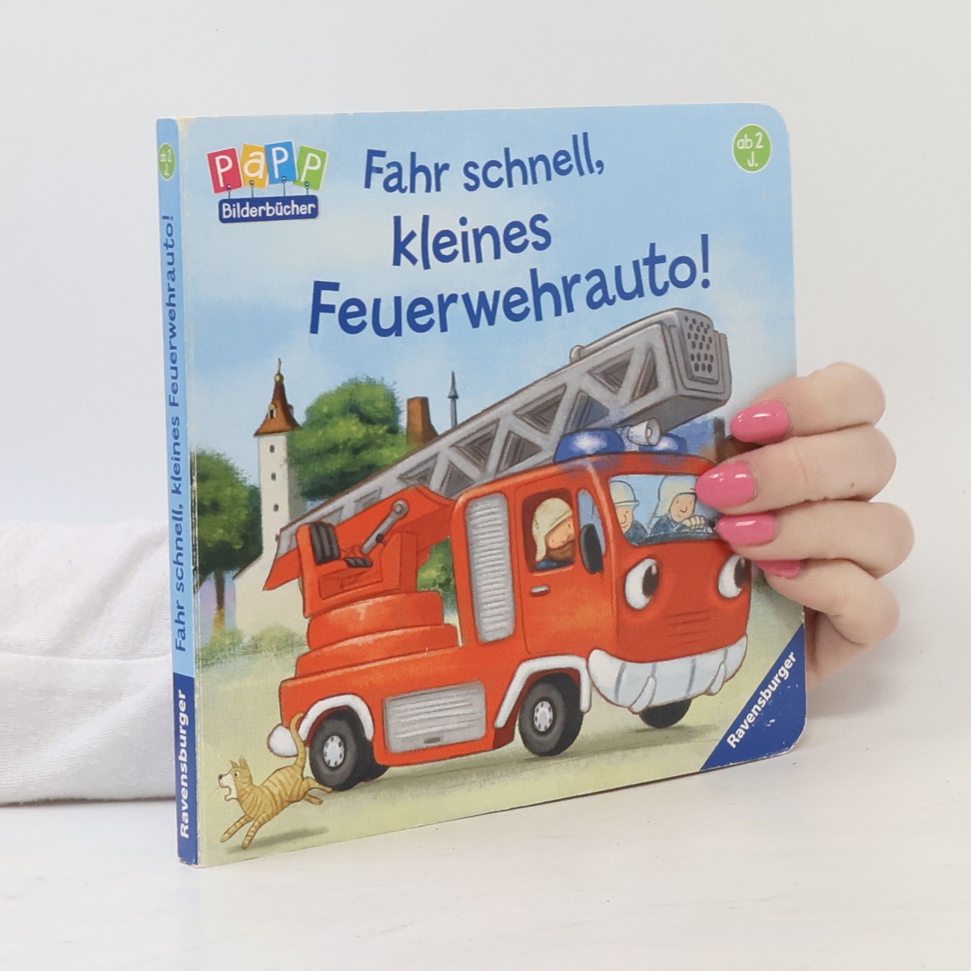 Fahr schnell, kleines Feuerwehrauto
