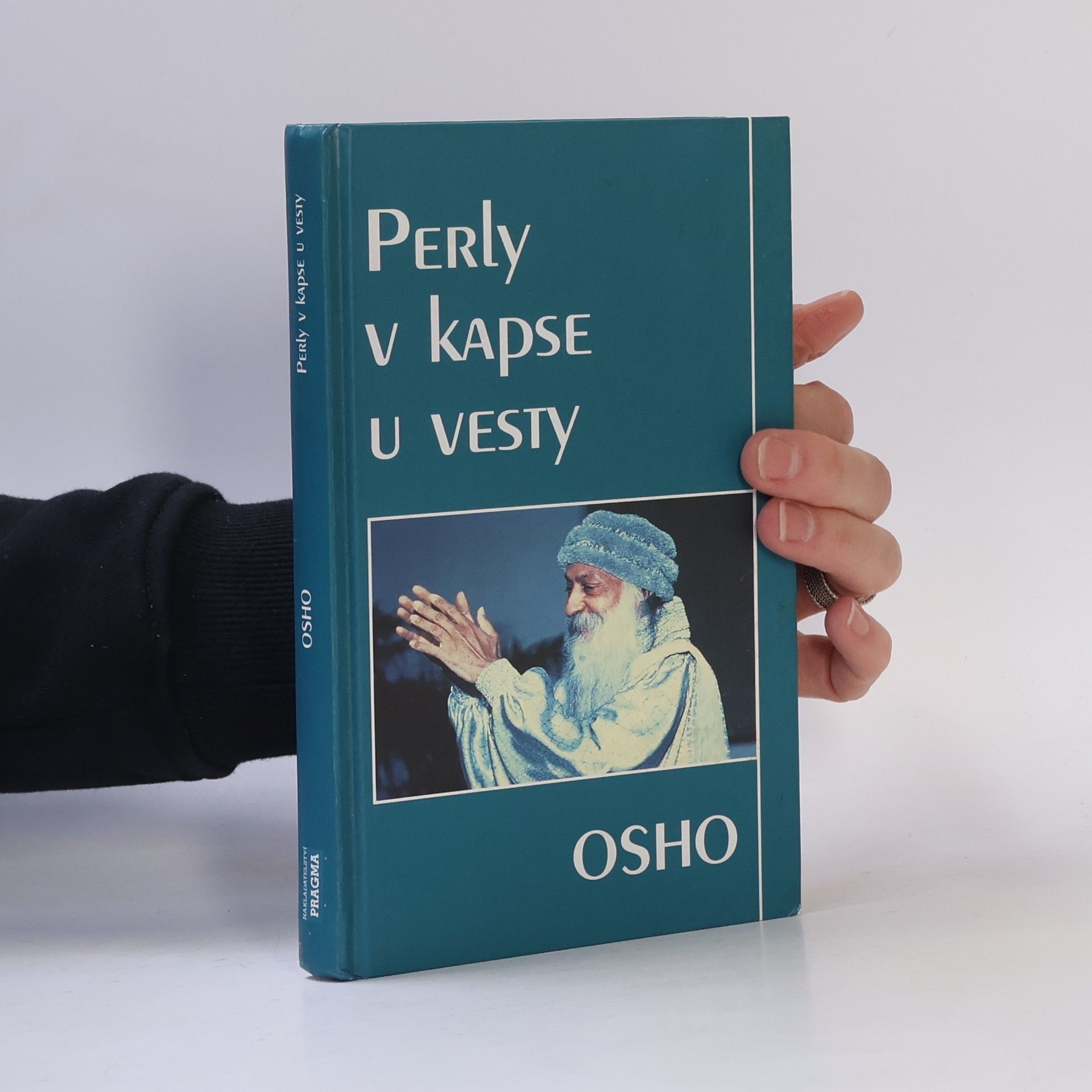 Ošó Perly v kapse u vesty