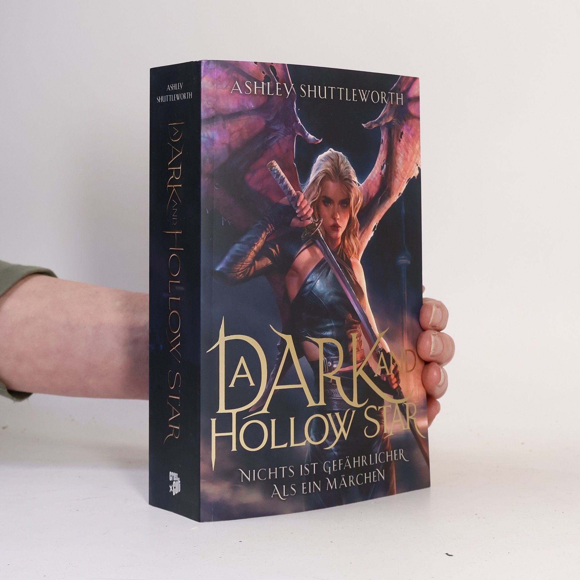 A Dark and Hollow Star - Nichts ist gefährlicher als ein Märchen