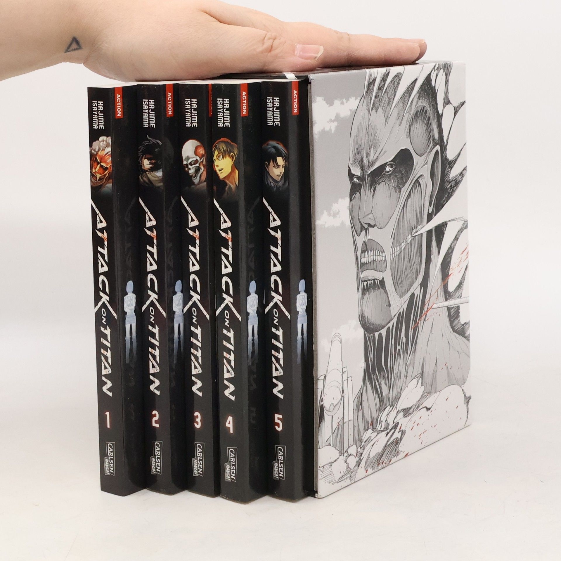 Hadžime Isajama Attack on Titan. Box 1-5