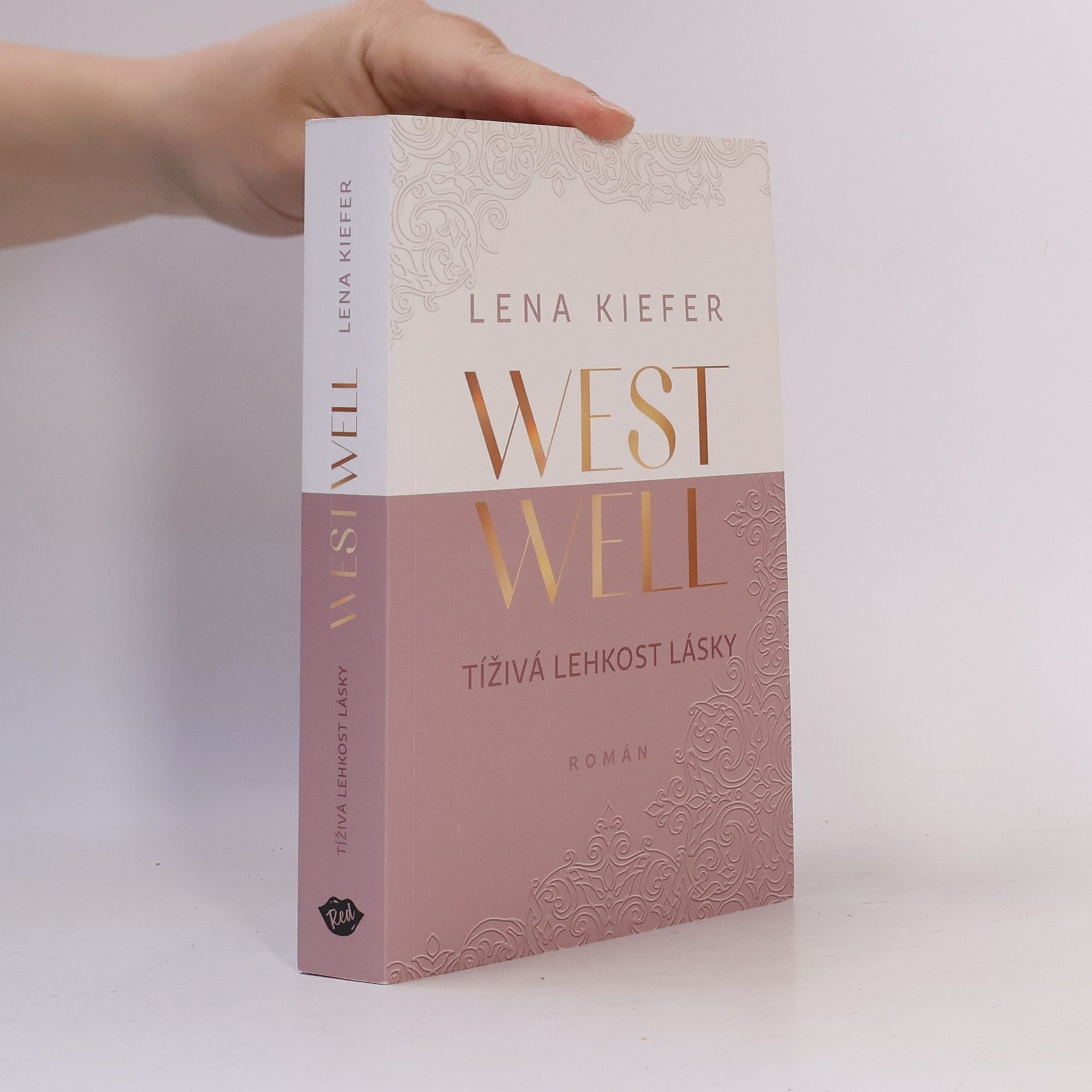 Lena Kiefer Westwell. Tíživá lehkost lásky
