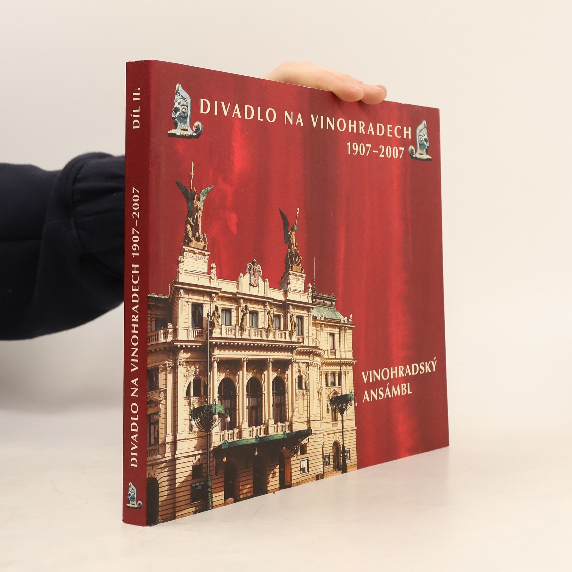 Radmila Hrdinová Divadlo na Vinohradech 1907-2007. Vinohradský ansámbl