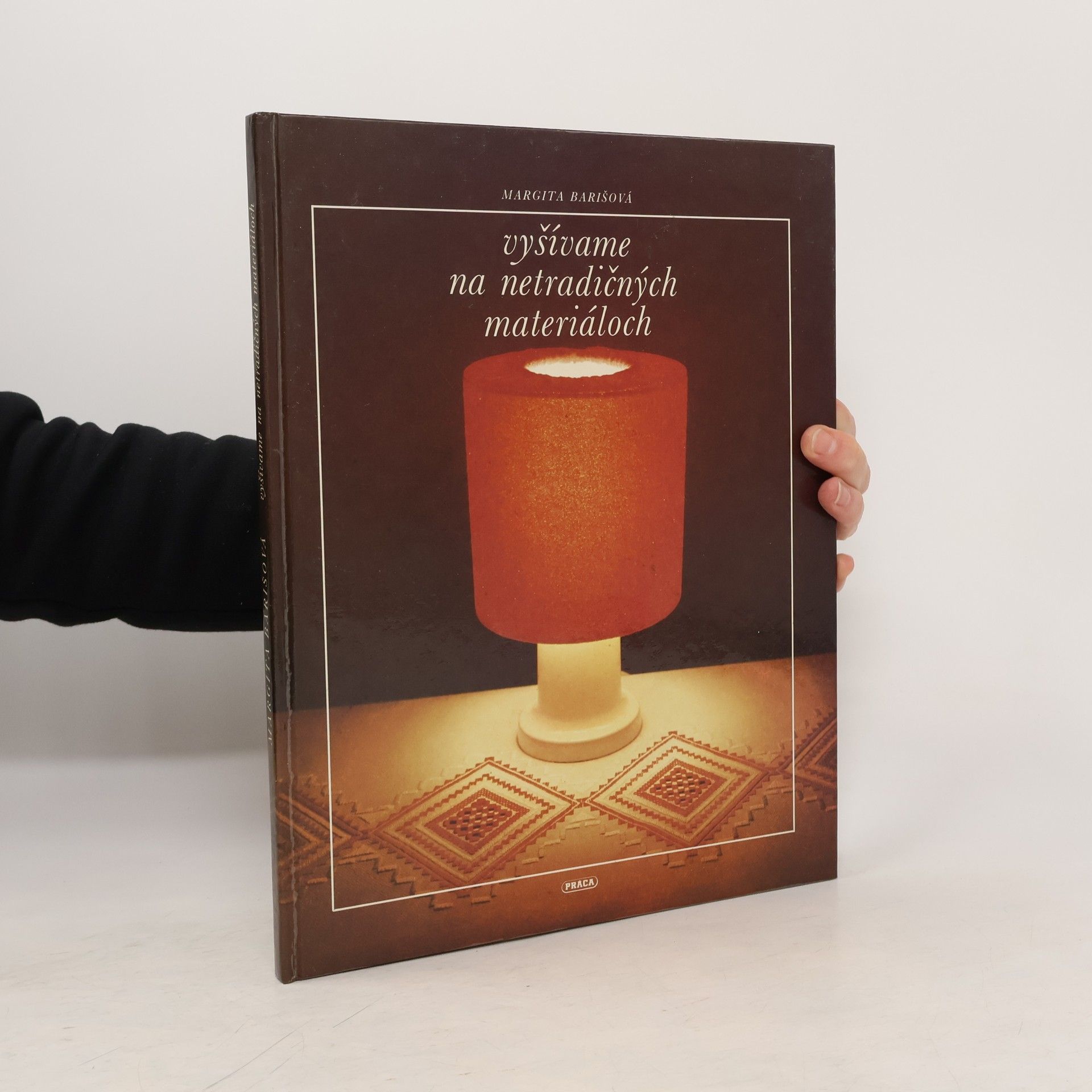 Margita Barišová Vyšívame na netradičných materiáloch