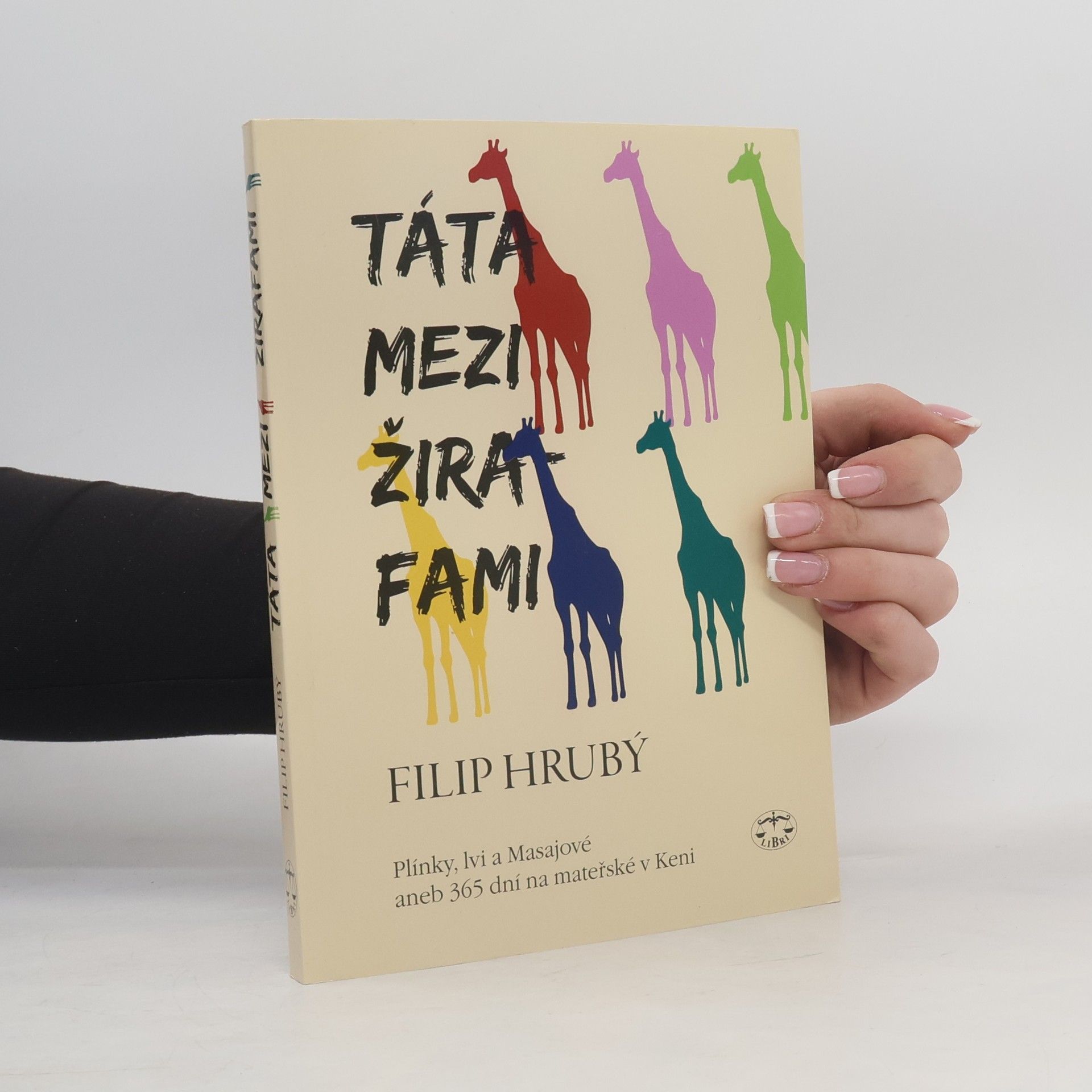 Filip Hrubý Táta mezi žirafami: Plínky, lvi a Masajové, aneb, 365 dní na mateřské v Keni