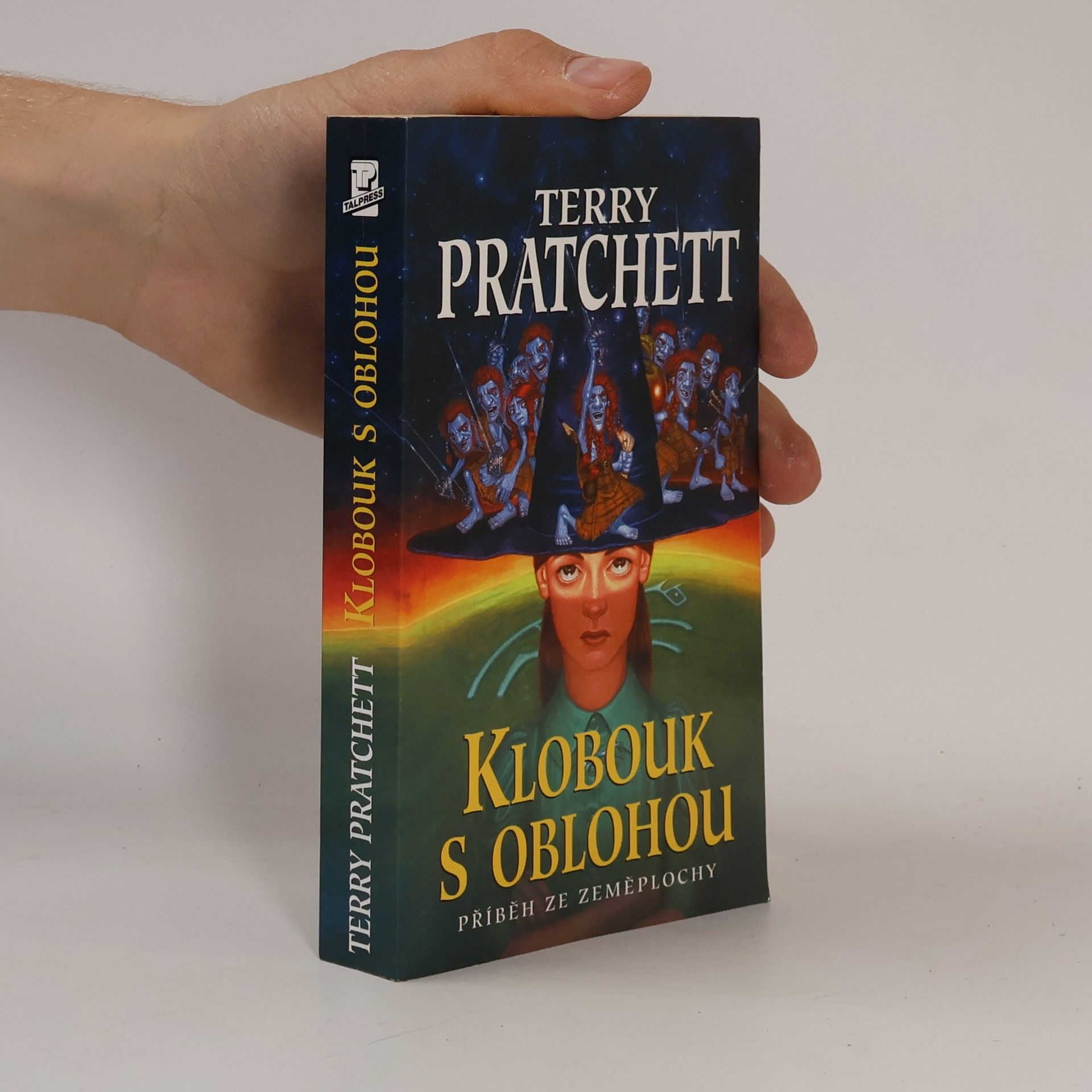 Terry Pratchett Klobouk s oblohou