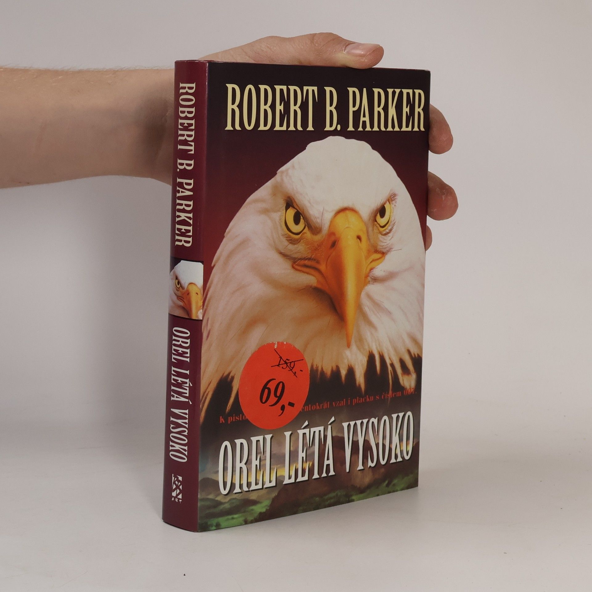 Robert B. Parker Orel létá vysoko