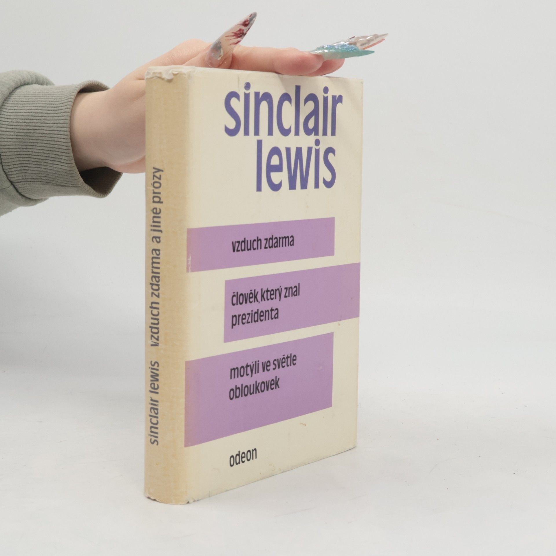 Sinclair Lewis Vzduch zdarma. Člověk, který znal prezidenta. Motýli ve světle obloukovek