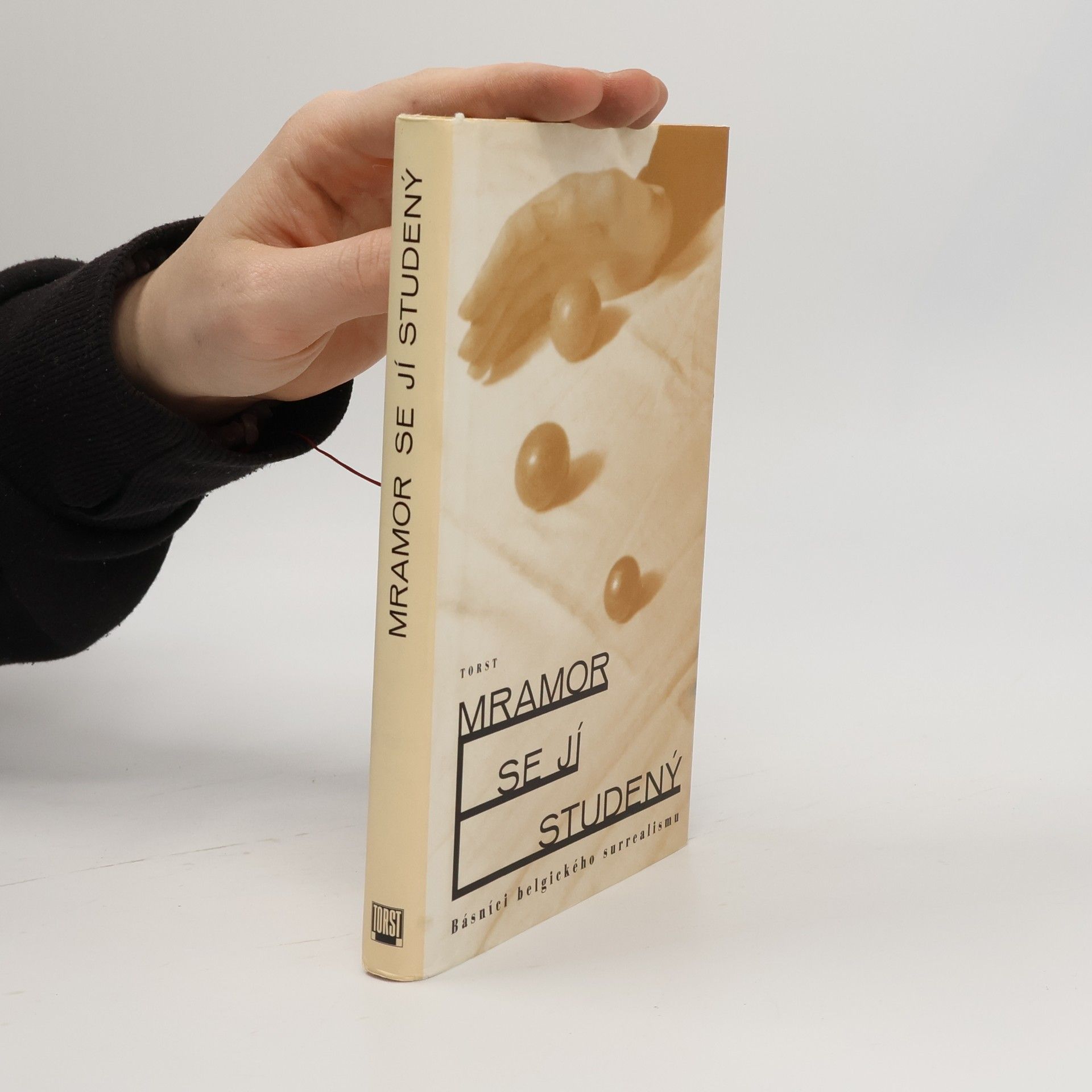 Kral Petr Mramor se jí studený. Básníci belgického surrealismu