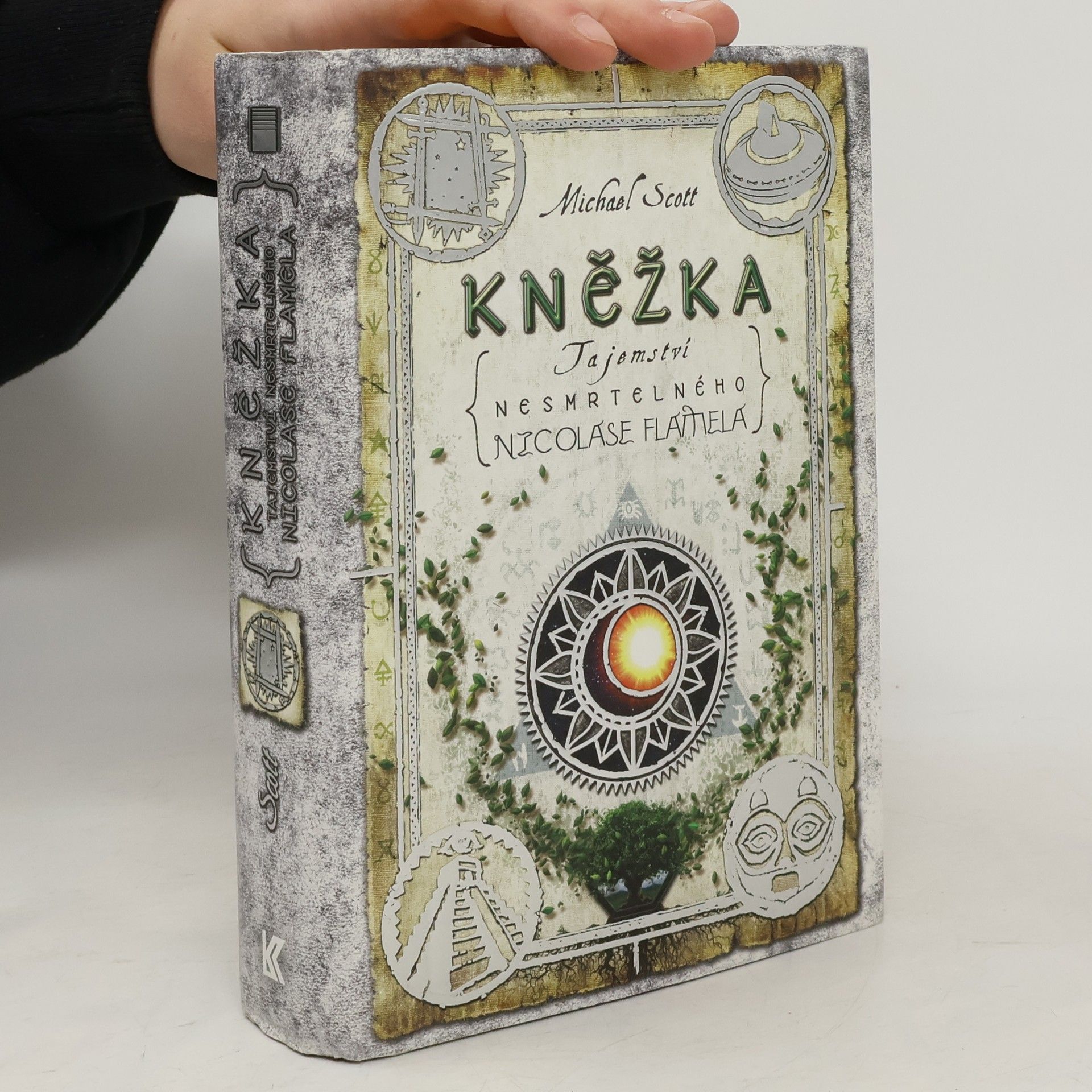 Michael Scott Kněžka. Tajemství nesmrtelného Nicolase Flamela 6