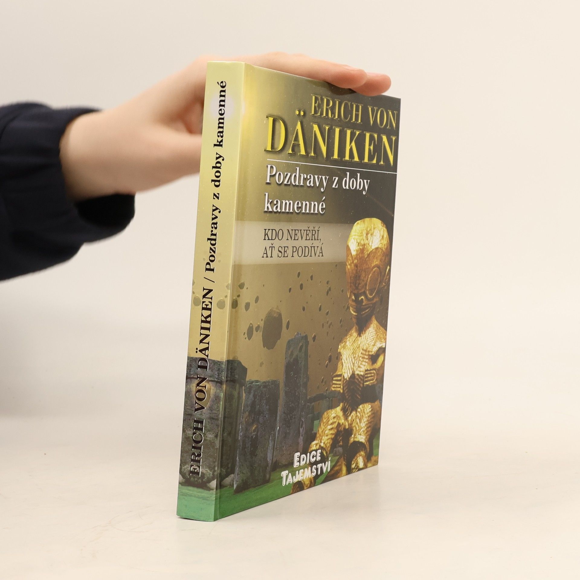 Erich von Däniken Pozdravy z doby kamenné. Kdo nevěří, ať se podívá