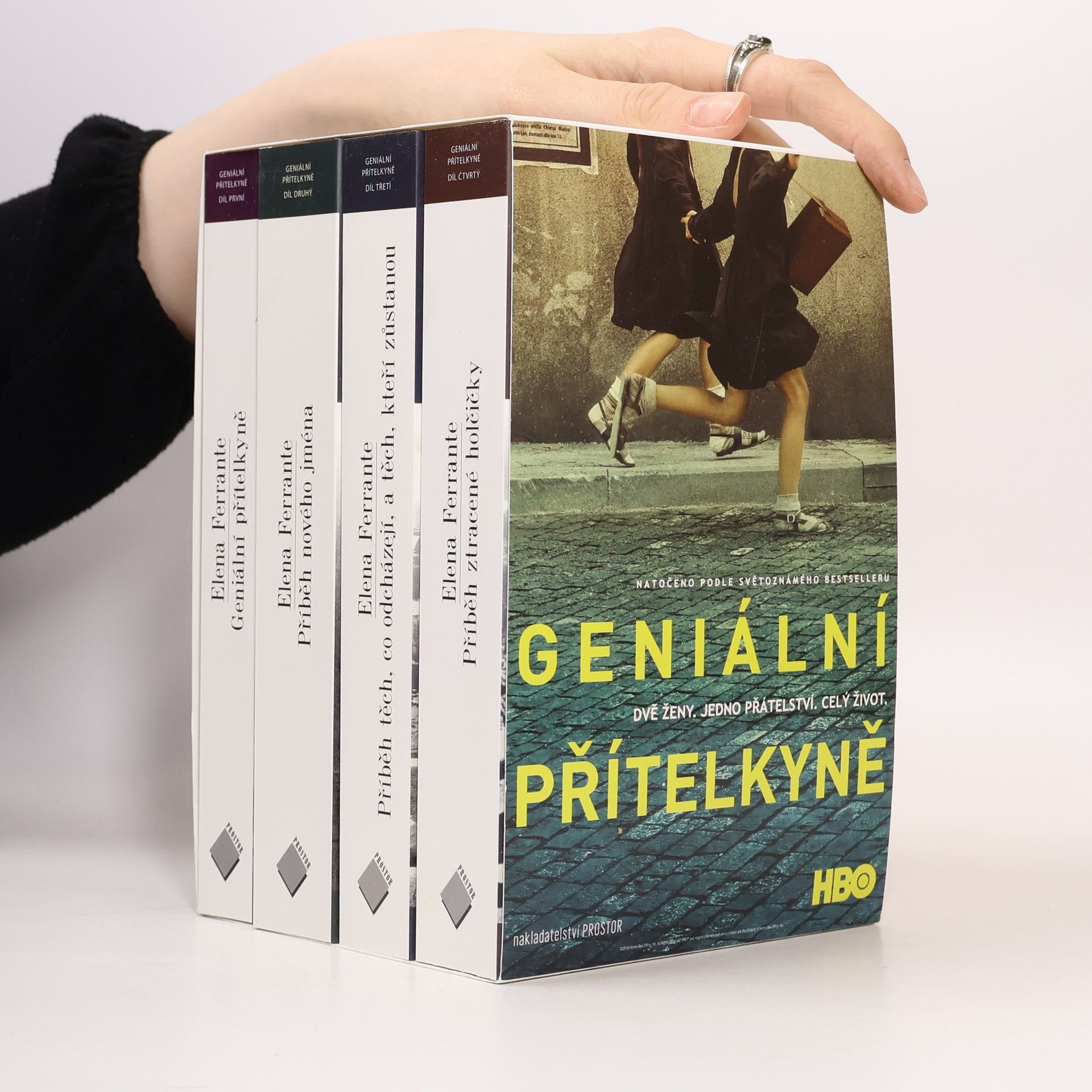 Elena Ferrante Geniální přítelkyně 1-4