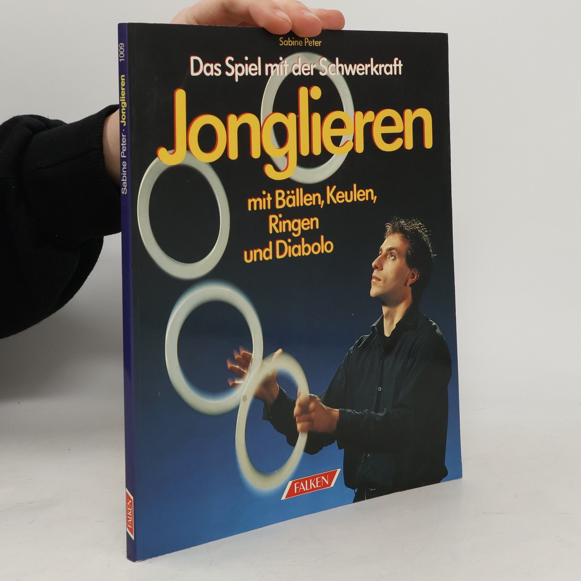 Sabine Peter Jonglieren mit Bällen, Keulen, Ringen und Diabolo