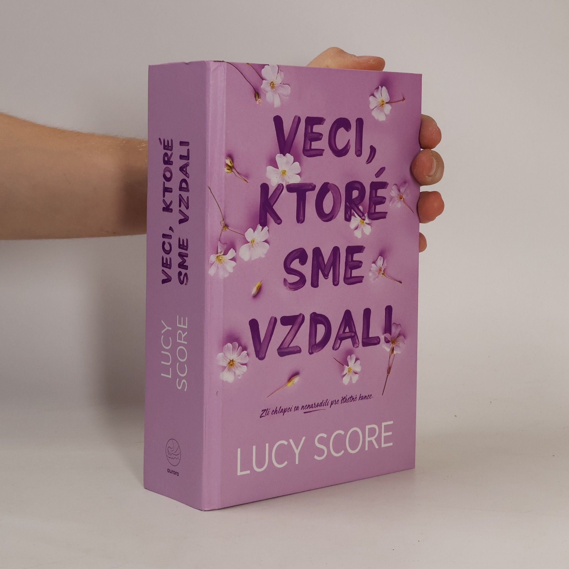 Lucy Score Knockemount 3. Veci, ktoré sme vzdali