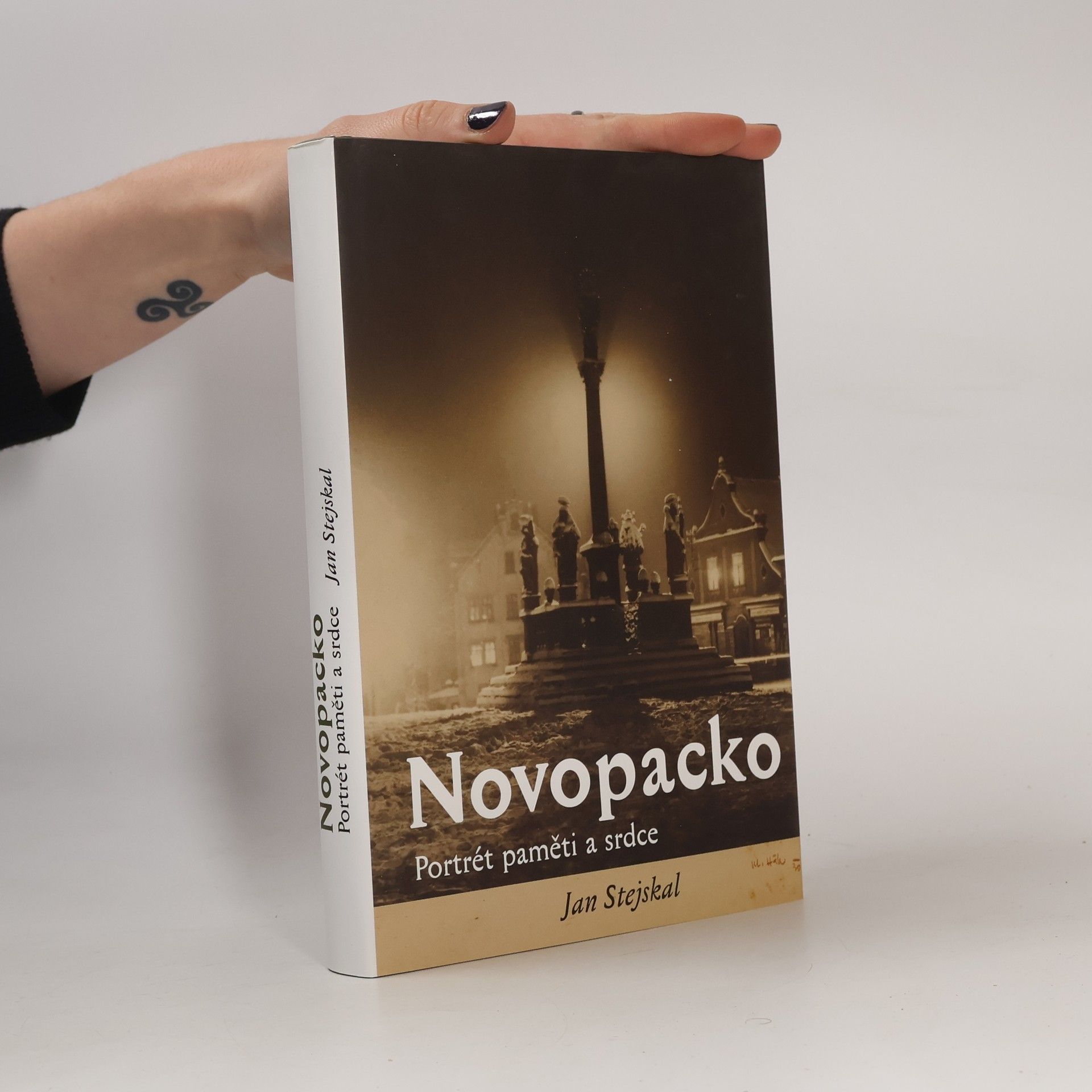 Novopacko: Portrét paměti a srdce