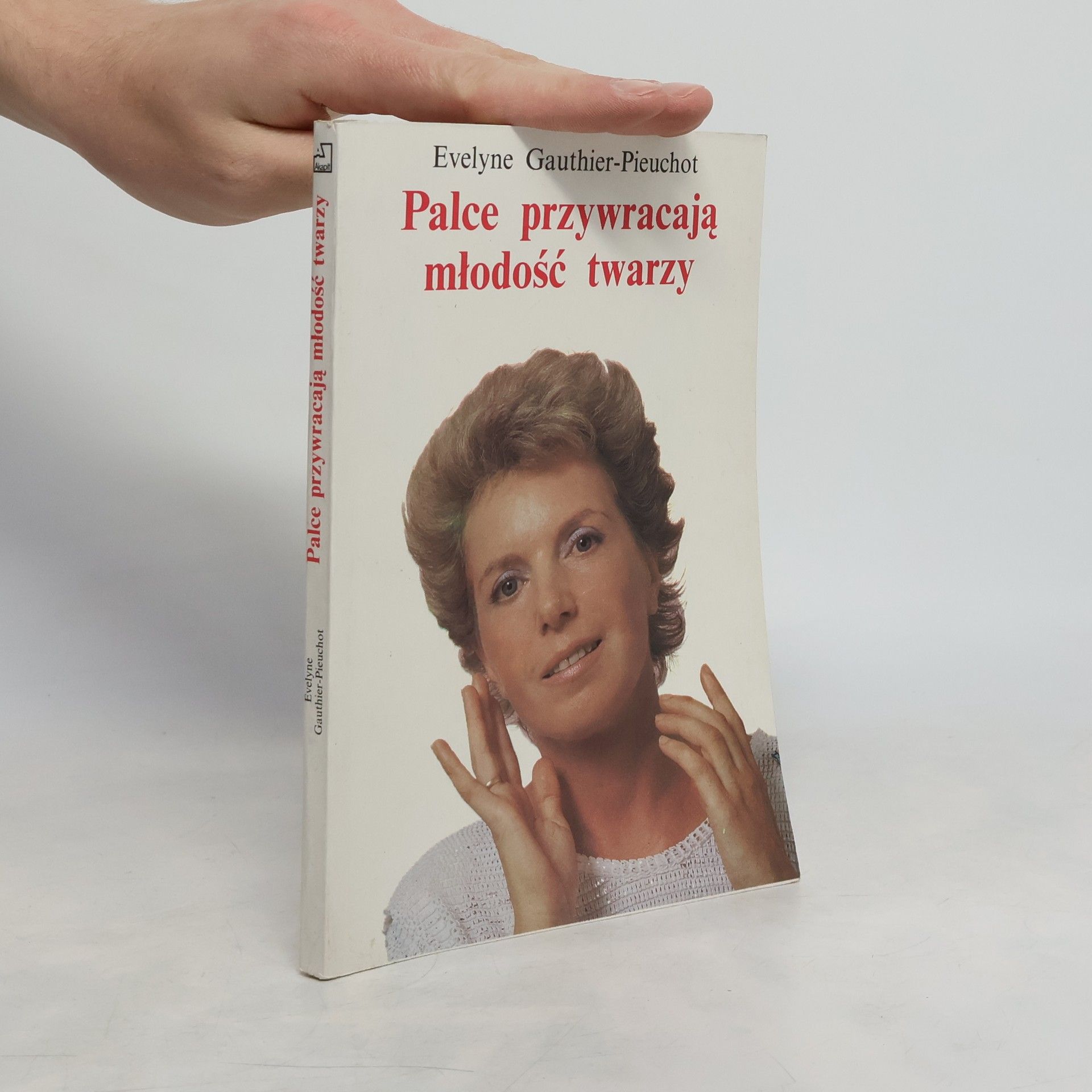 Evelyne Gauthier-Pieuchot Palce przywracają młodość twarzy