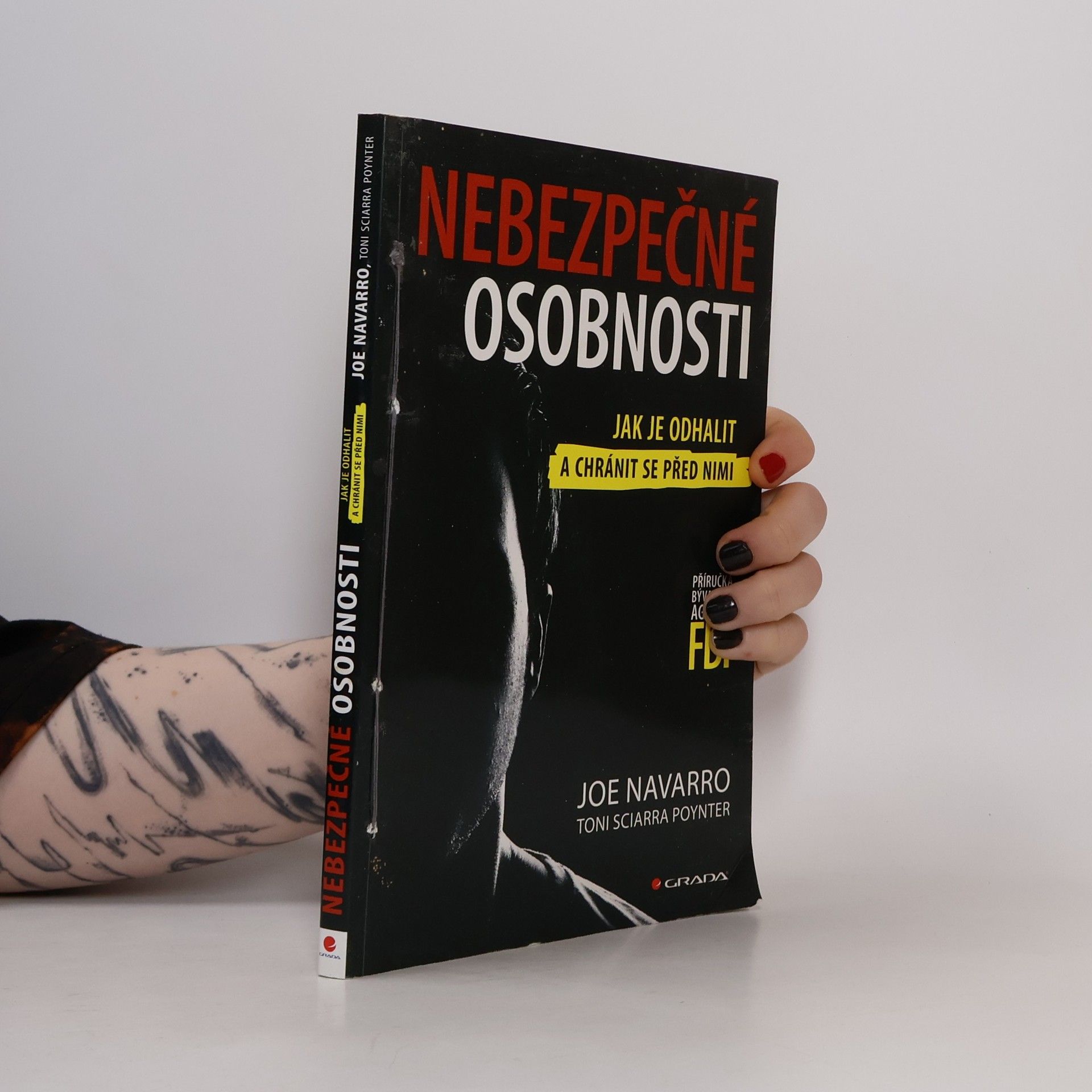 Joe Navarro Nebezpečné osobnosti: Jak je odhalit a chránit se před nimi: Příručka bývalého agenta FBI