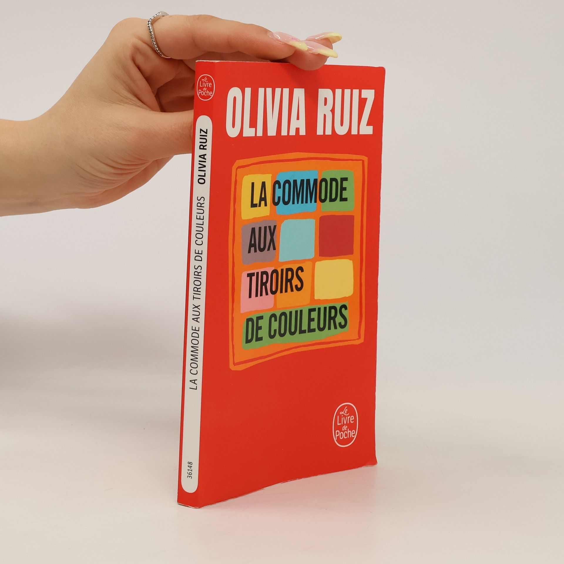 Olivia Ruiz La Commode aux tiroirs de couleurs