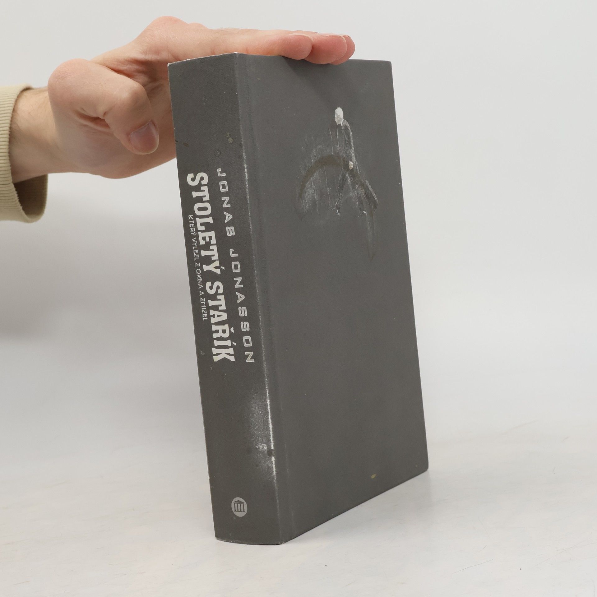 Jonas Jonasson Stoletý stařík, který vylezl z okna a zmizel