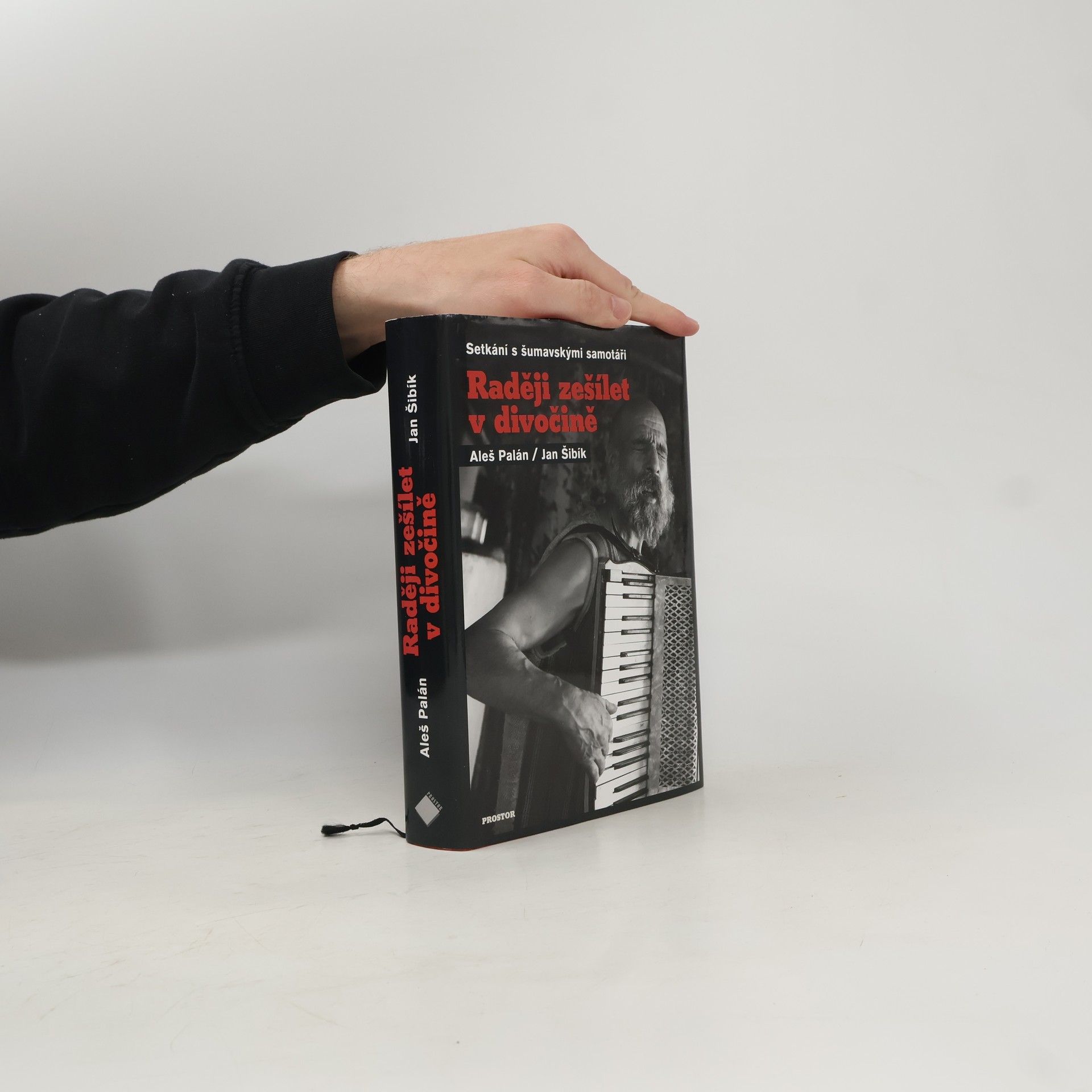 Aleš Palán Raději zešílet v divočině : setkání s šumavskými samotáři