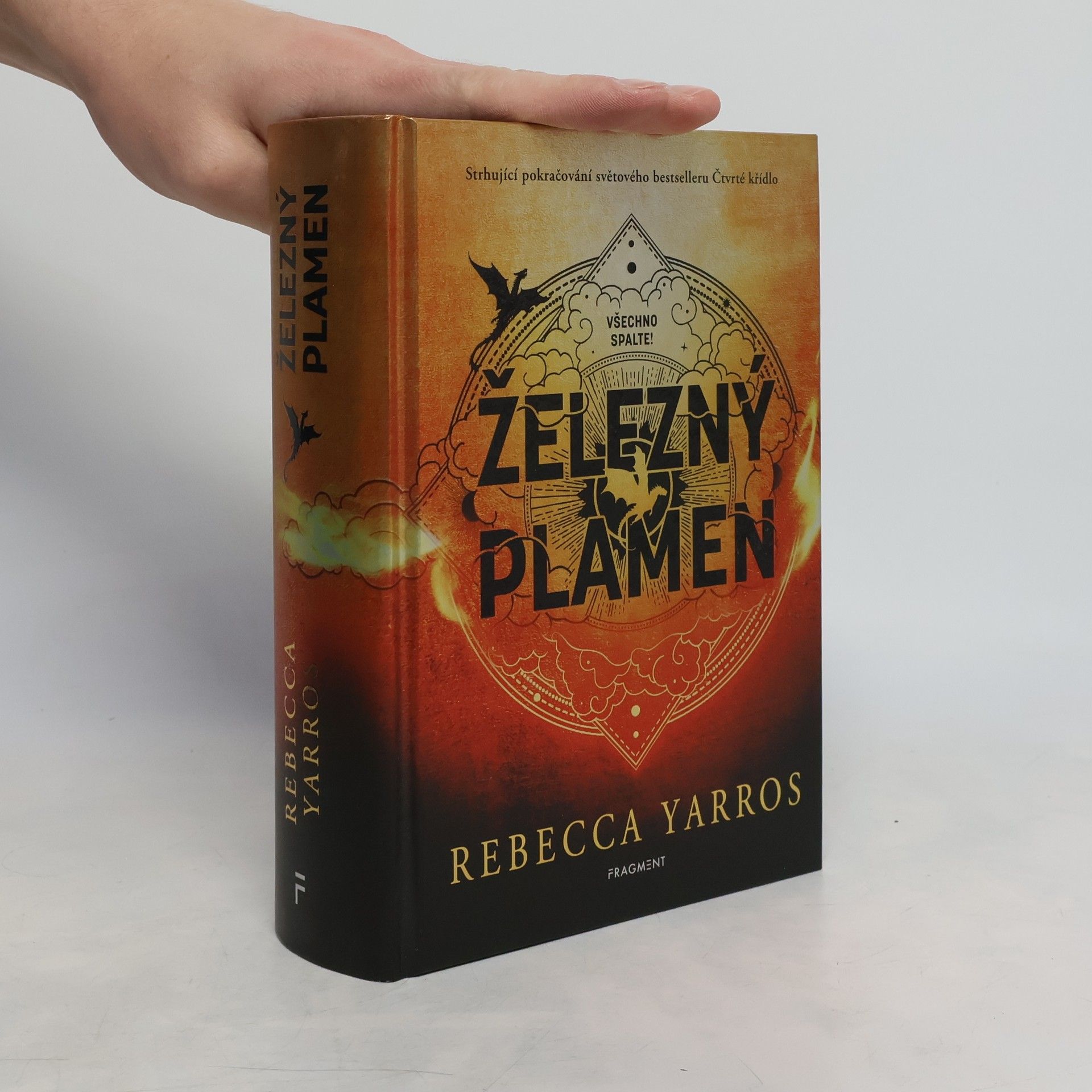 Rebecca Yarros Železný plamen